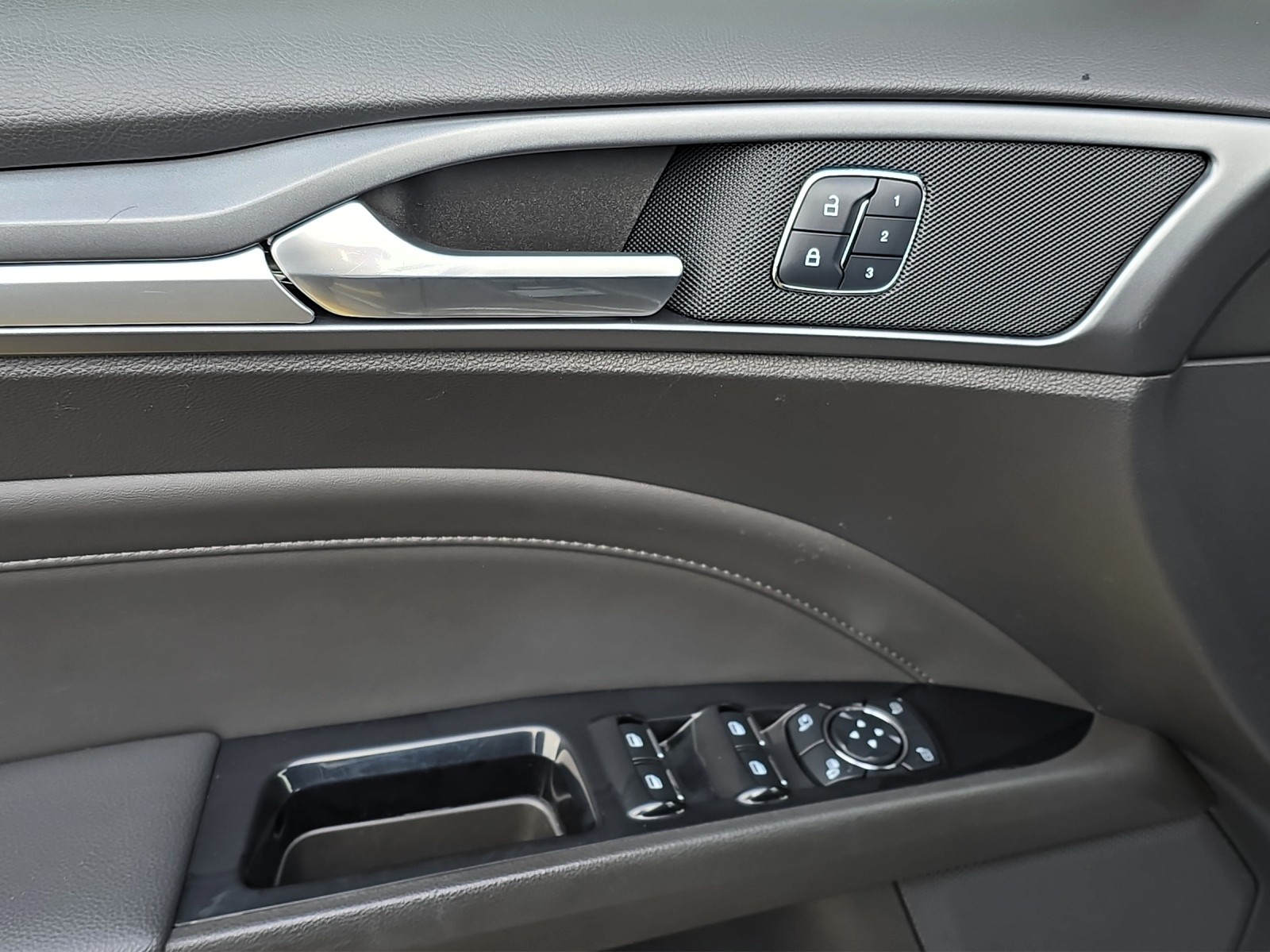 FORD Mondeo 2.0 TDCi ST-Line AWD PowerShift mit AHK-image-25