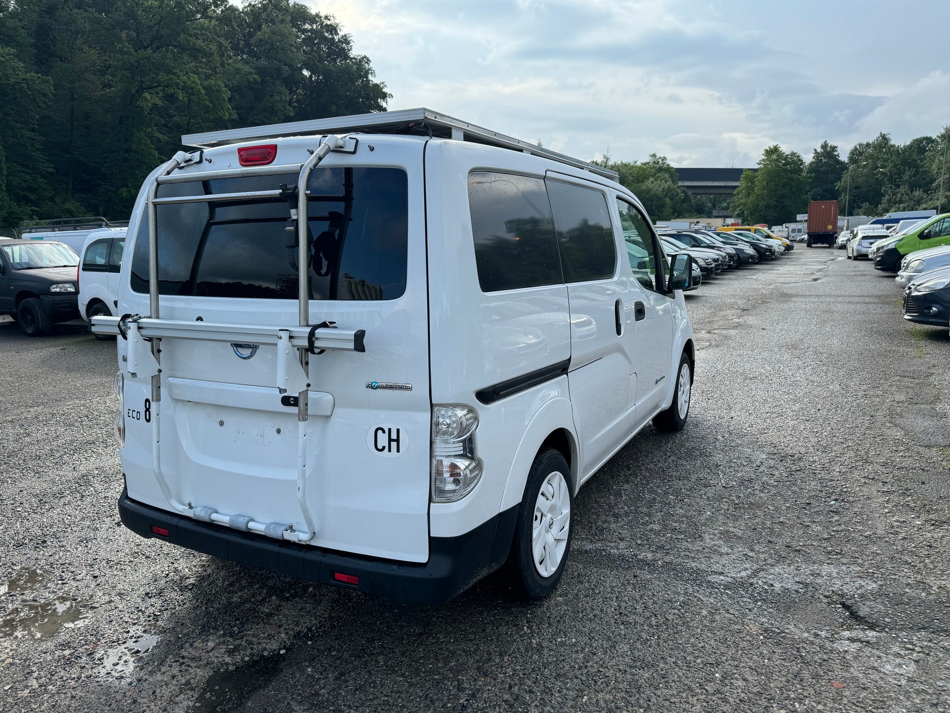 NISSAN NV200-image-4