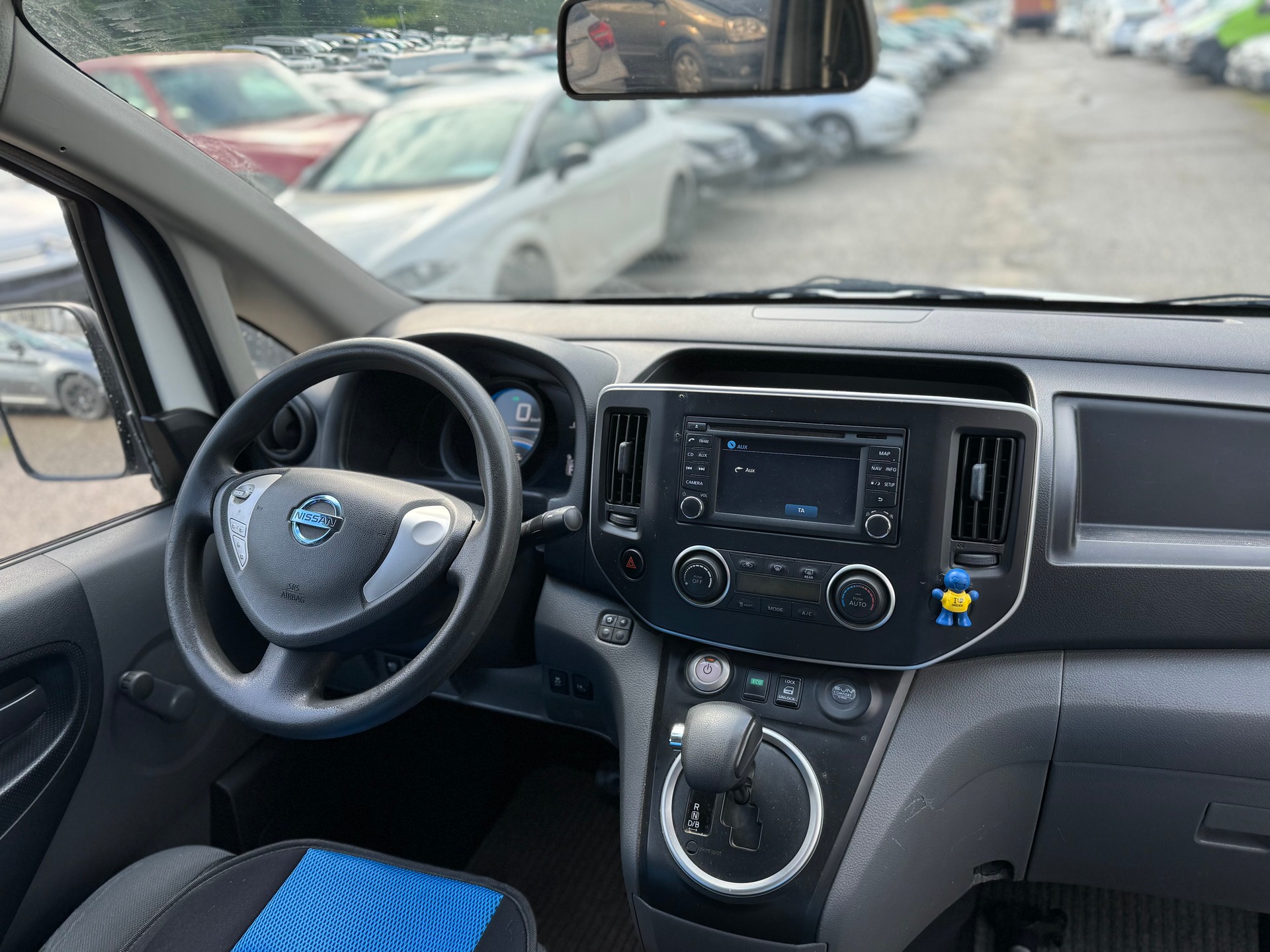NISSAN NV200-image-12