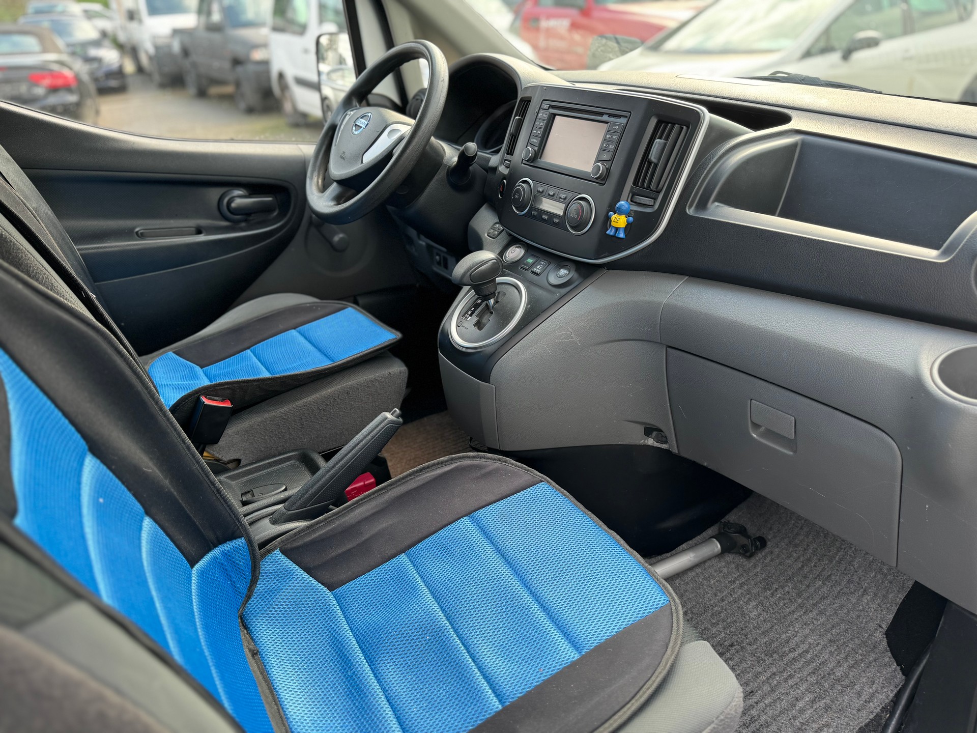 NISSAN NV200-image-14