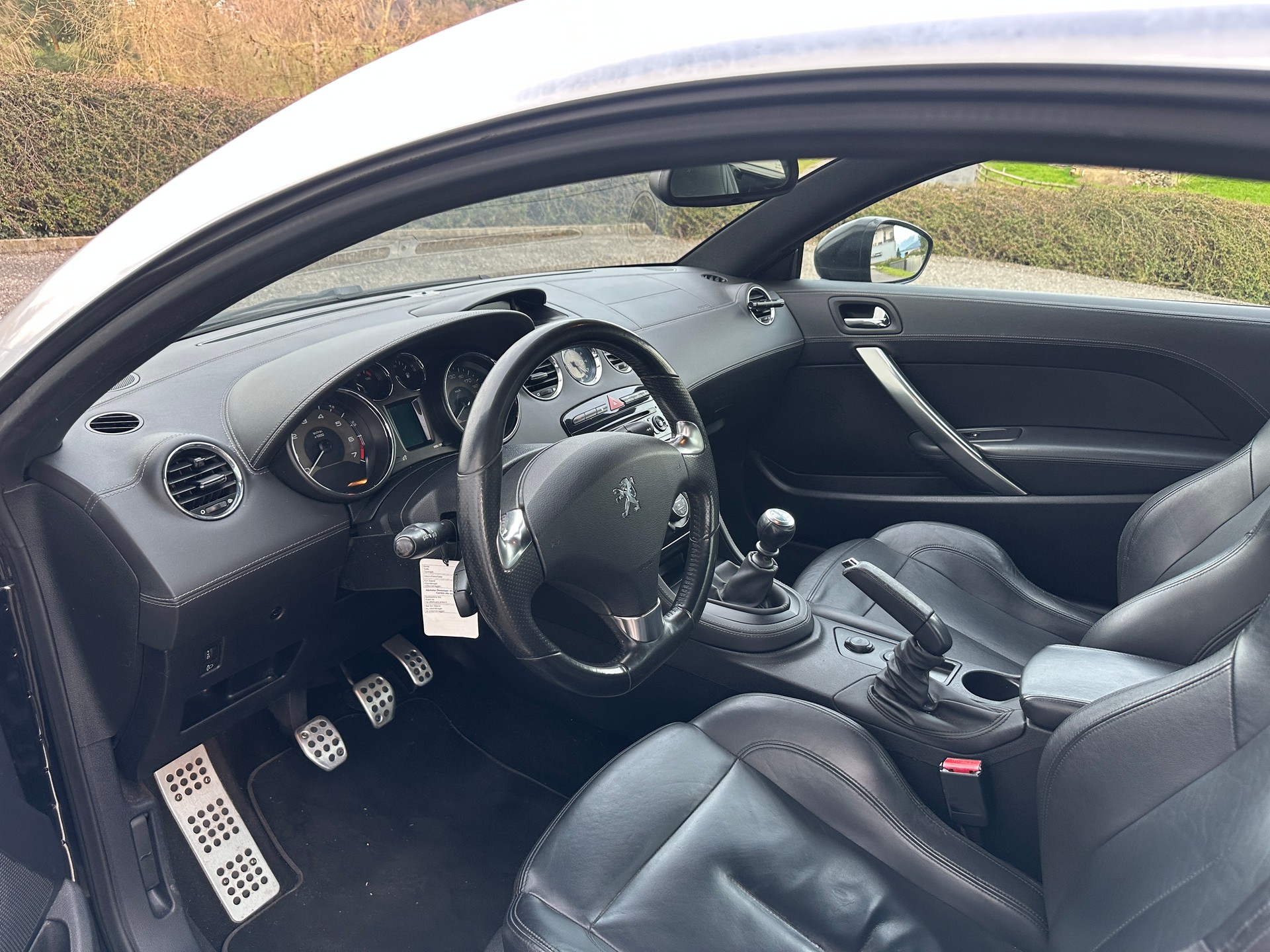 PEUGEOT RCZ 1.6 Turbo Black Yearling-image-9