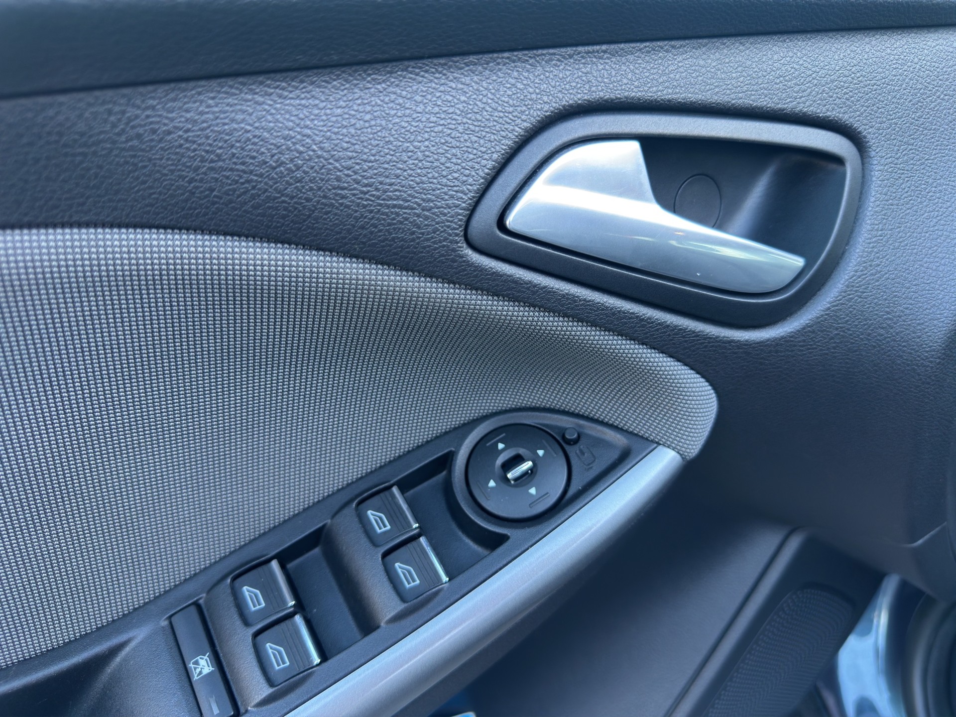 FORD Focus 1.6i VCT Winner PowerShift-image-13