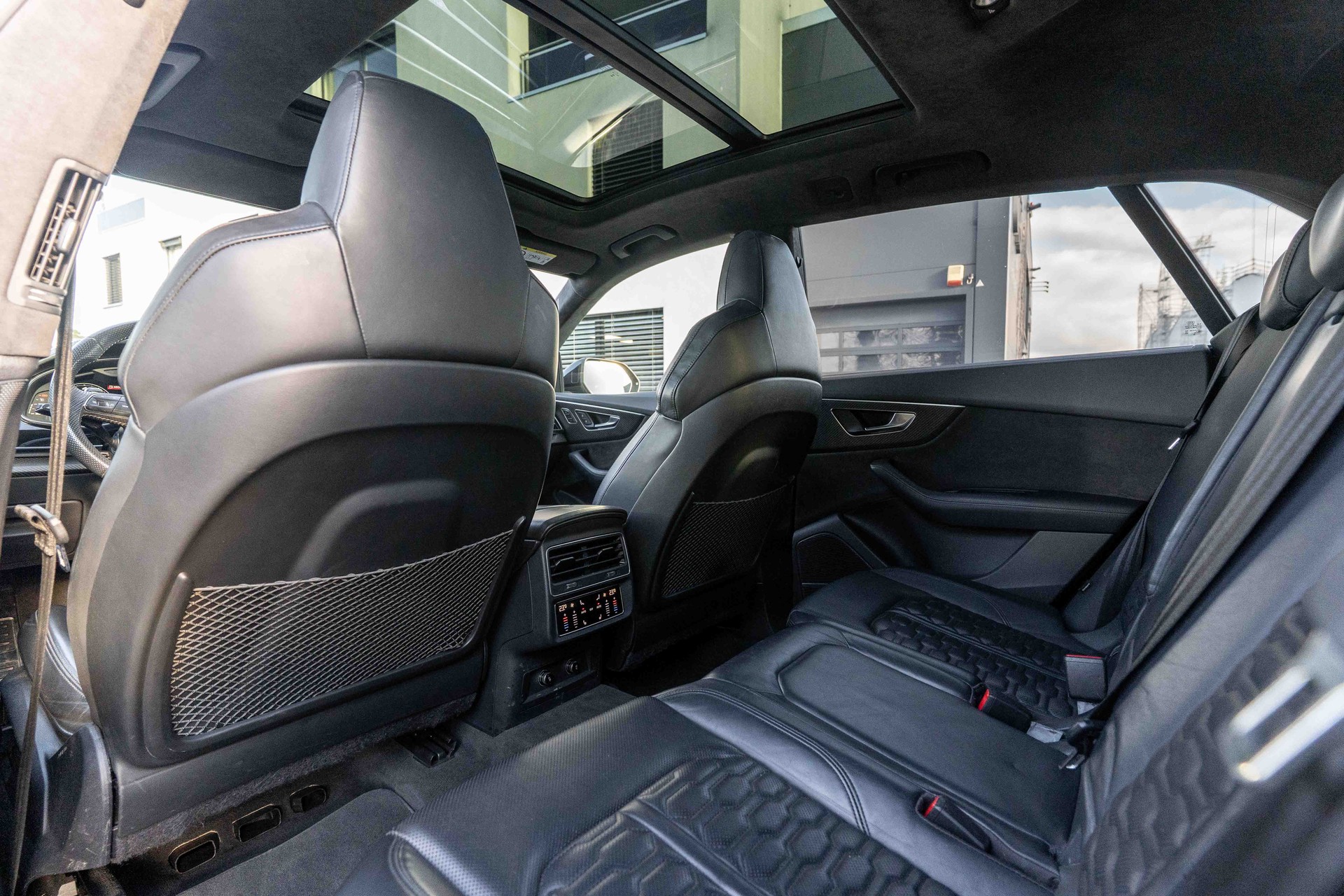 AUDI RSQ8 quattro tiptronic-image-8