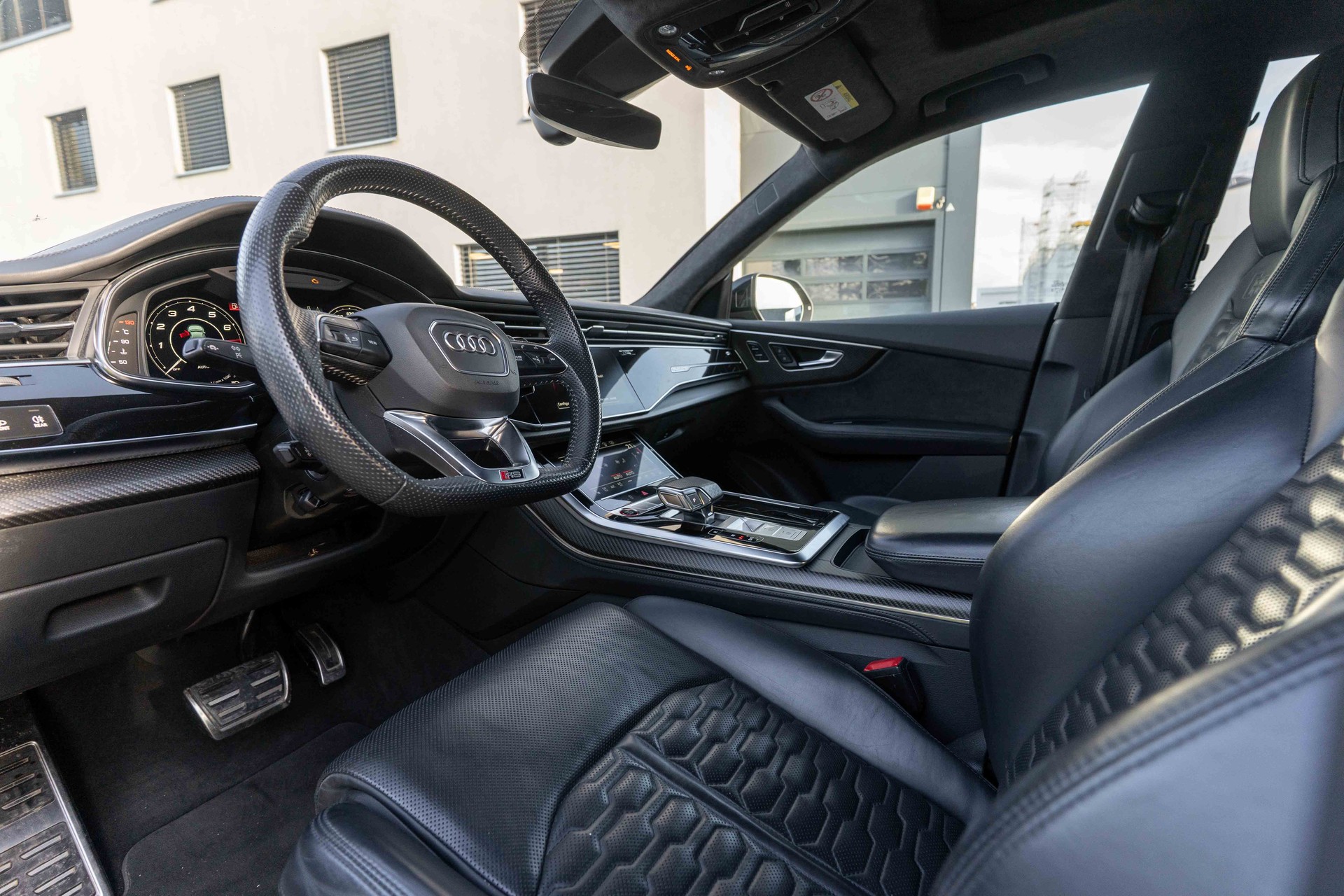 AUDI RSQ8 quattro tiptronic-image-6