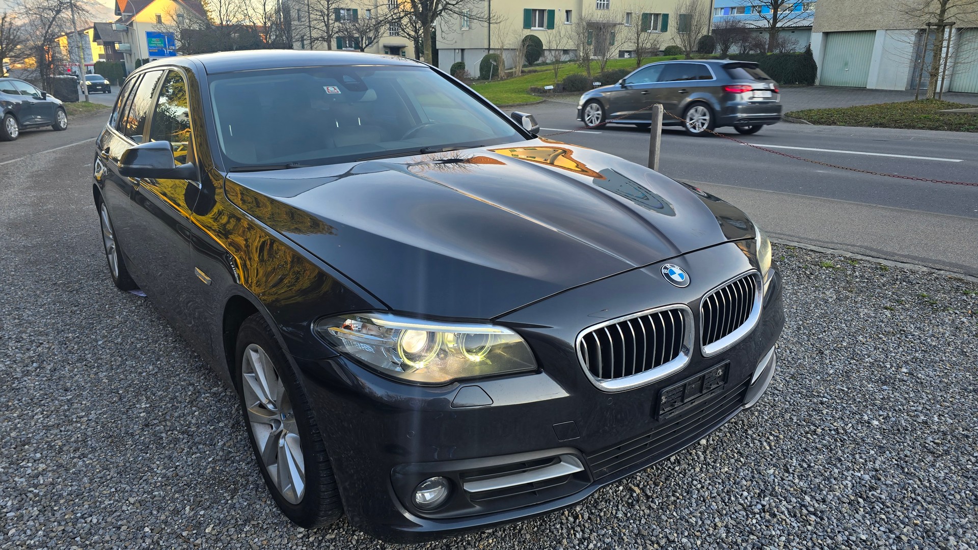 BMW 520d Touring xDrive Steptronic-showroom-element-1