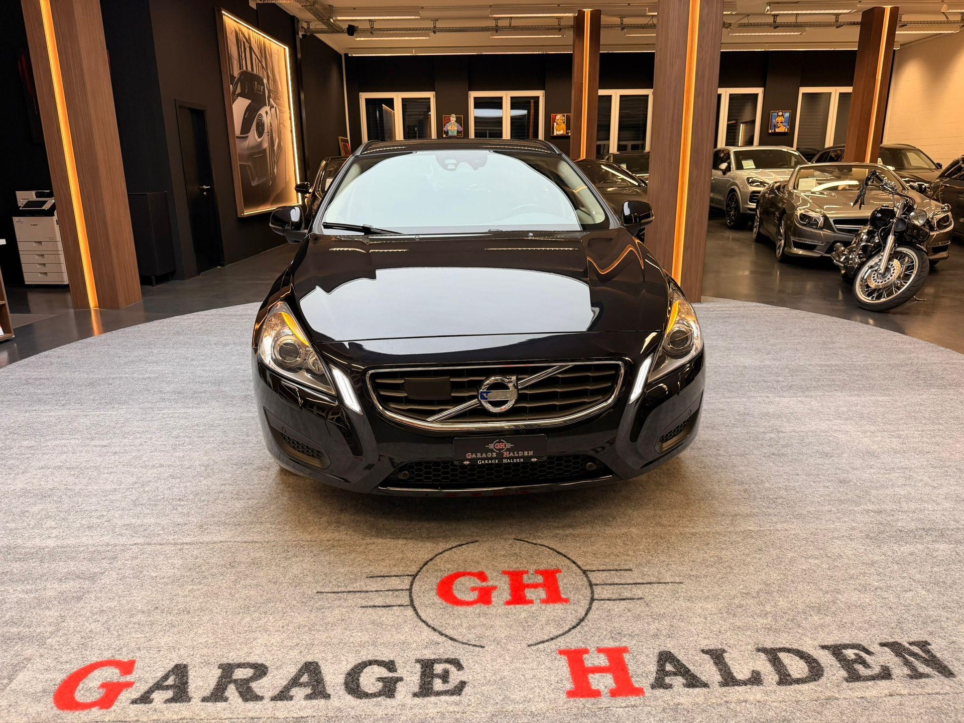 VOLVO V60 2.0 D3 Momentum S/S-showroom-element-1