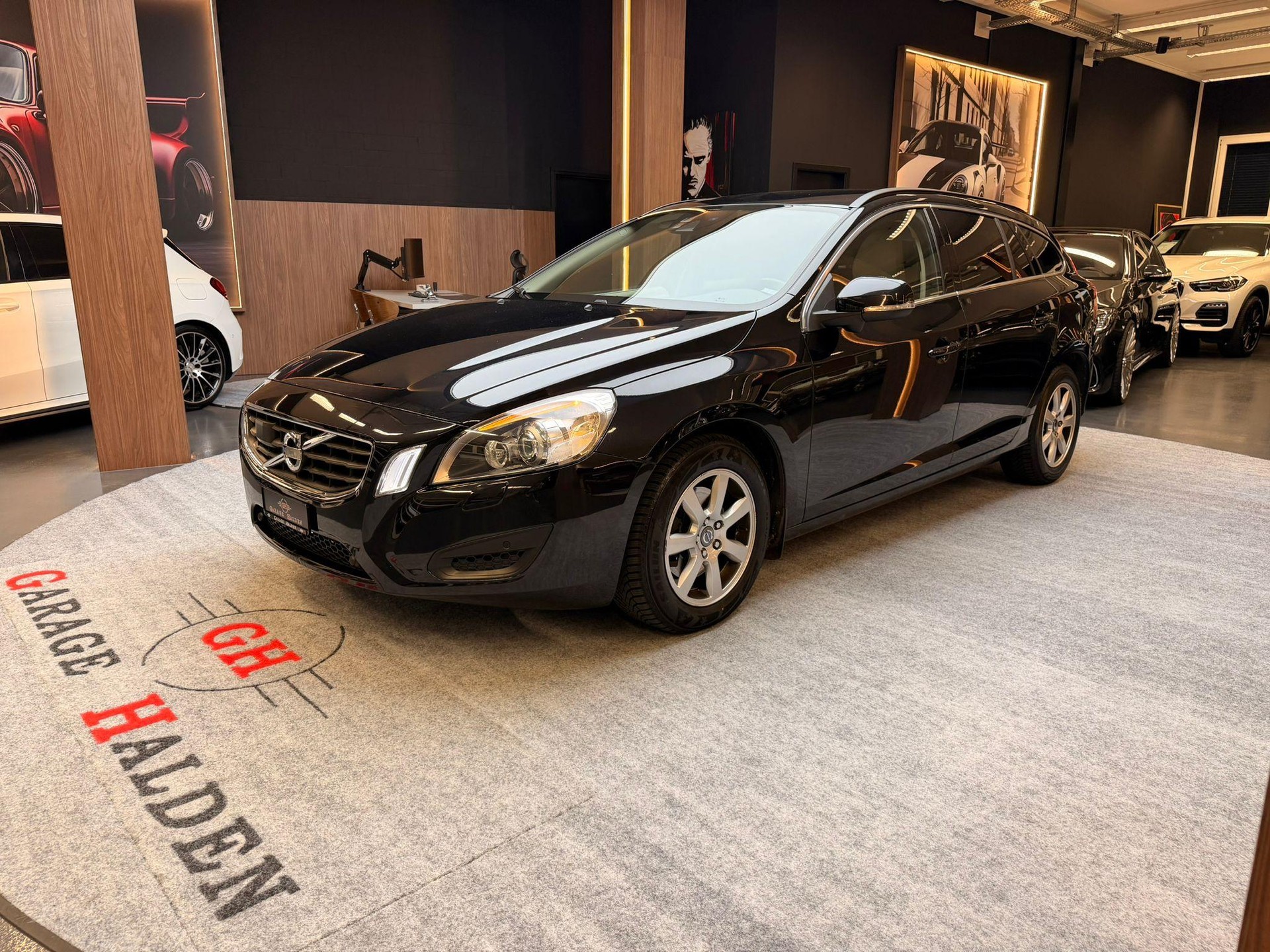 VOLVO V60 2.0 D3 Momentum S/S-showroom-element-2