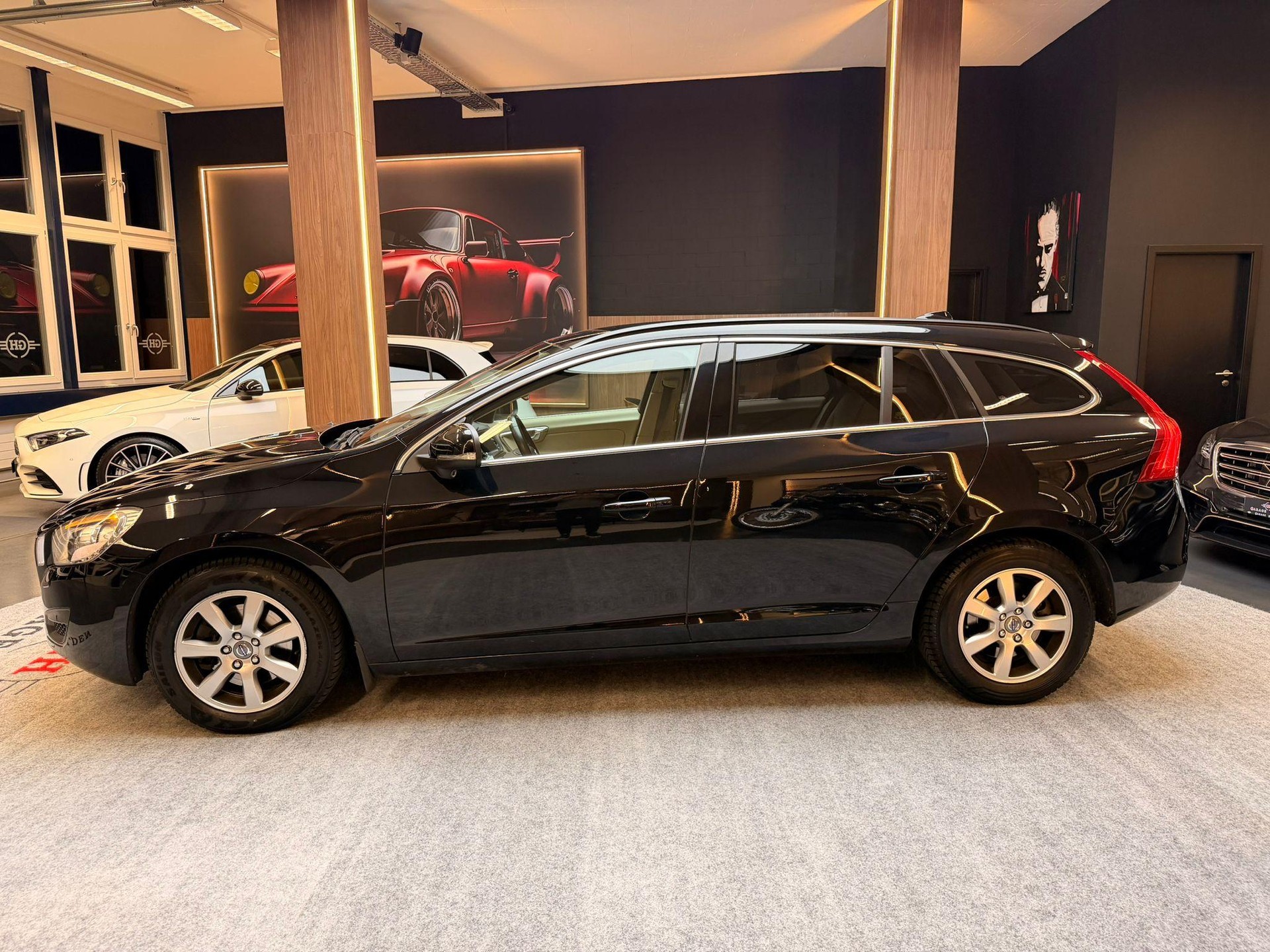 VOLVO V60 2.0 D3 Momentum S/S-showroom-element-3