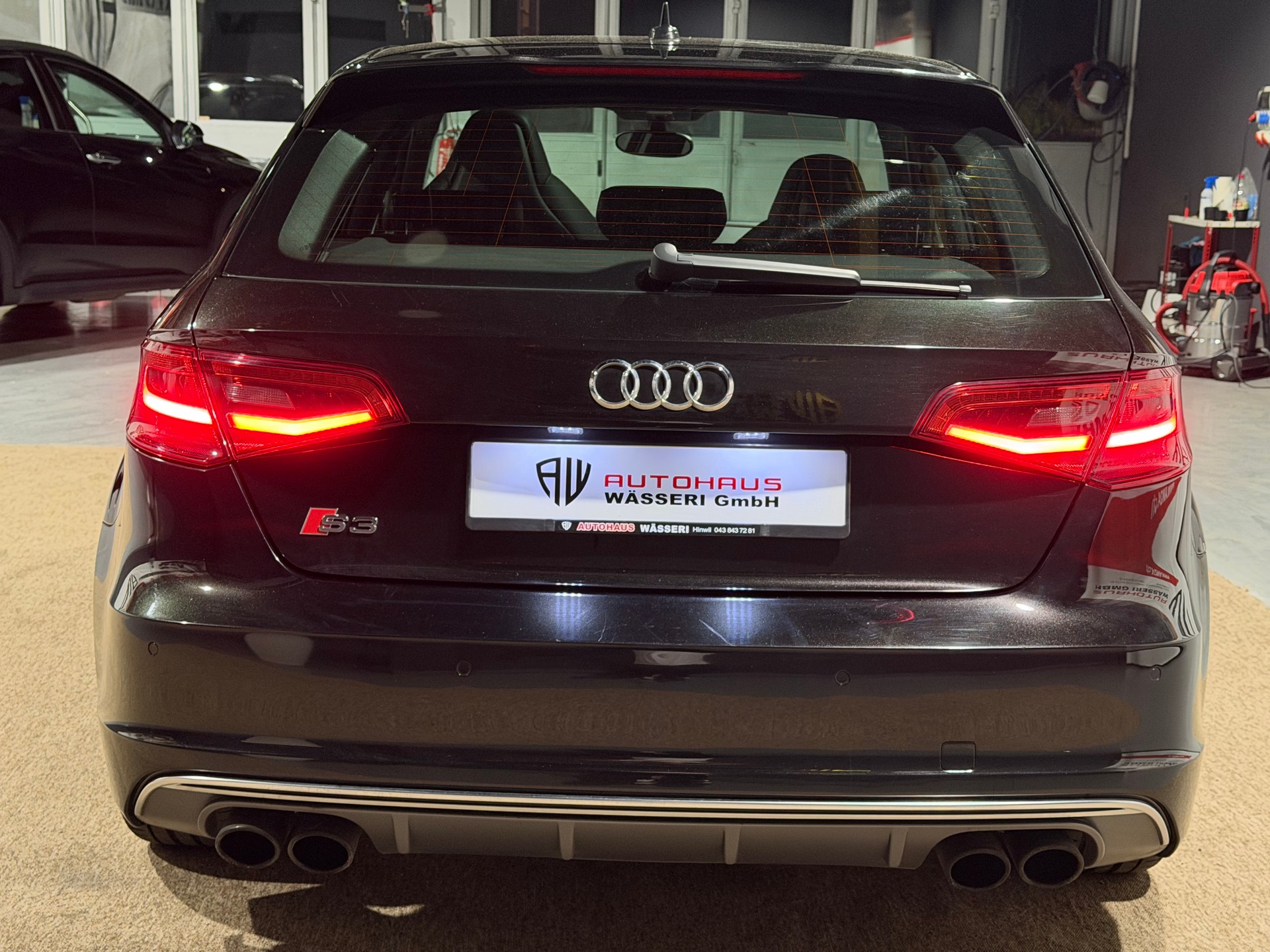 AUDI S3 Sportback 2.0 TFSI quattro S-tronic-showroom-element-3
