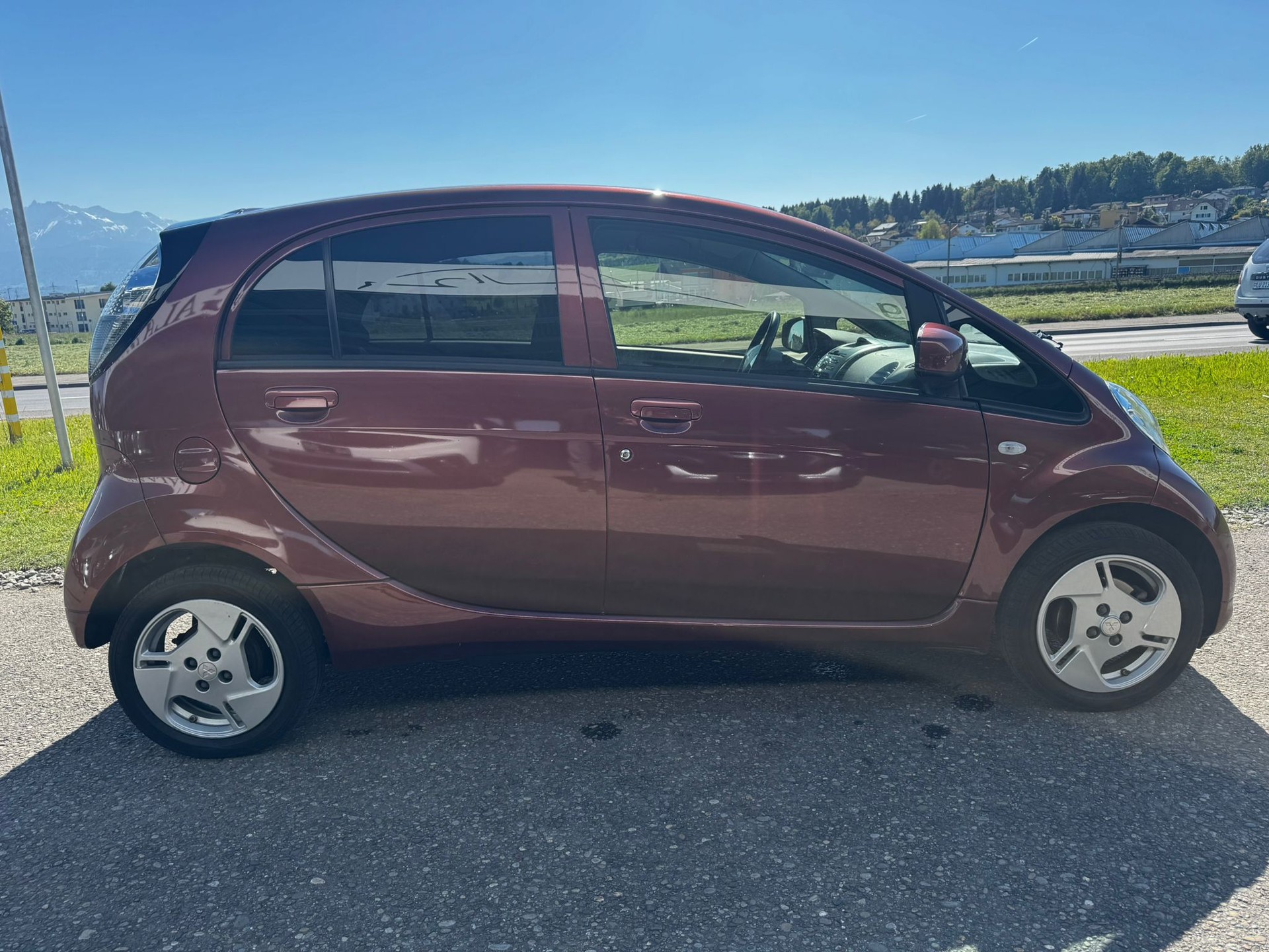 MITSUBISHI i MiEV-image-3