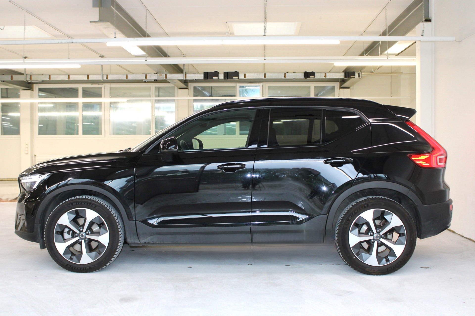 VOLVO XC40 B4 Benzin Mild Hybrid Core DCT-showroom-element-3