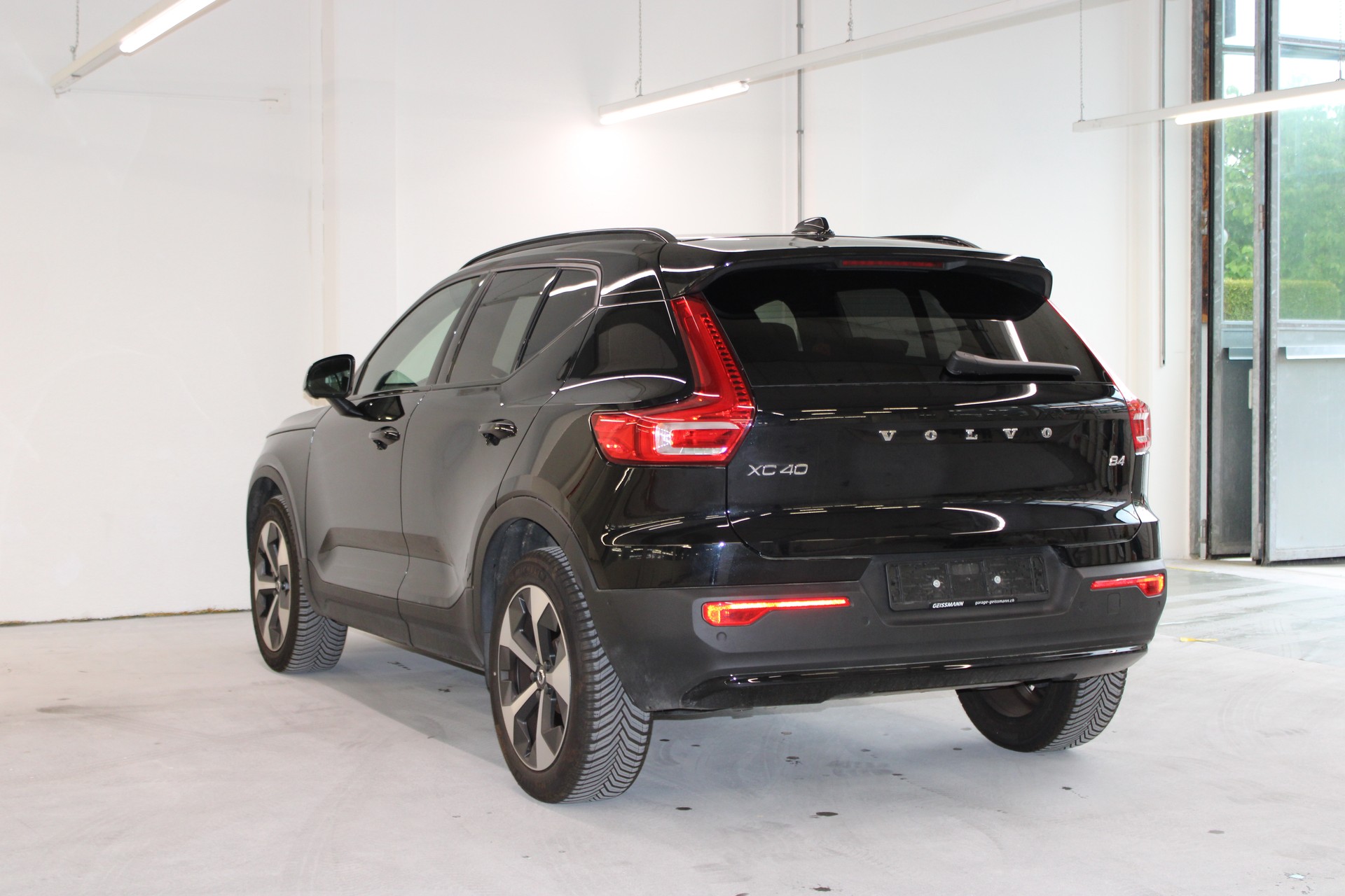 VOLVO XC40 B4 Benzin Mild Hybrid Core DCT-image-5