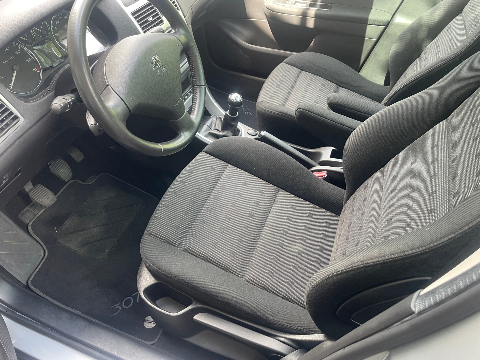 PEUGEOT 307 SW 2.0 16V Premium-image-4