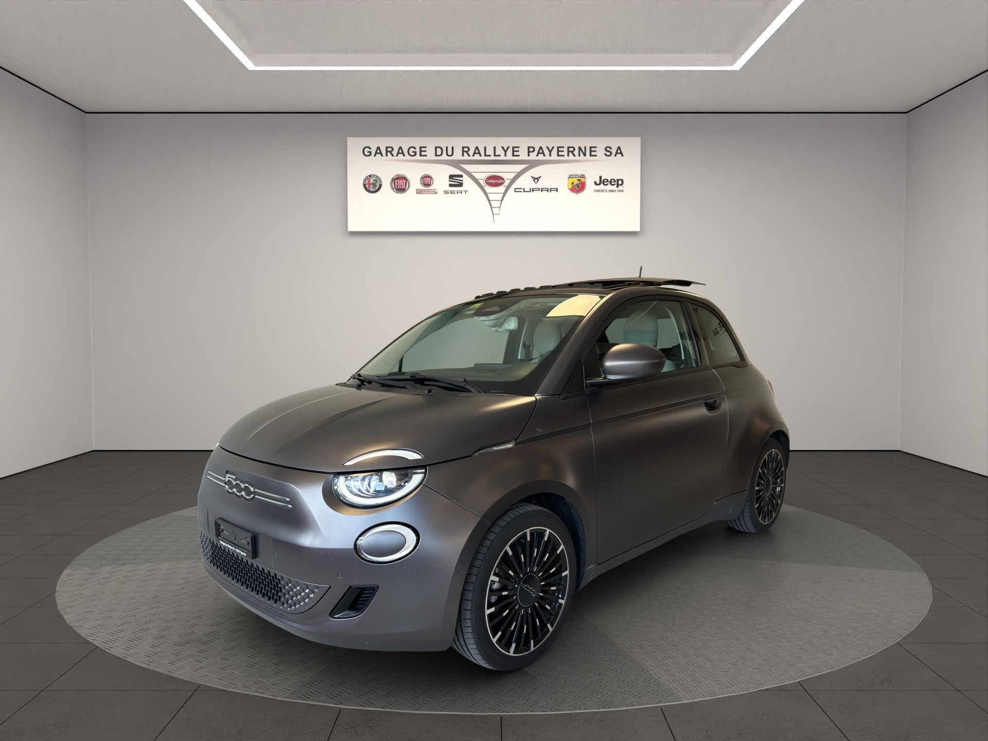 FIAT 500 electric 87 kW Icon-showroom-element-1