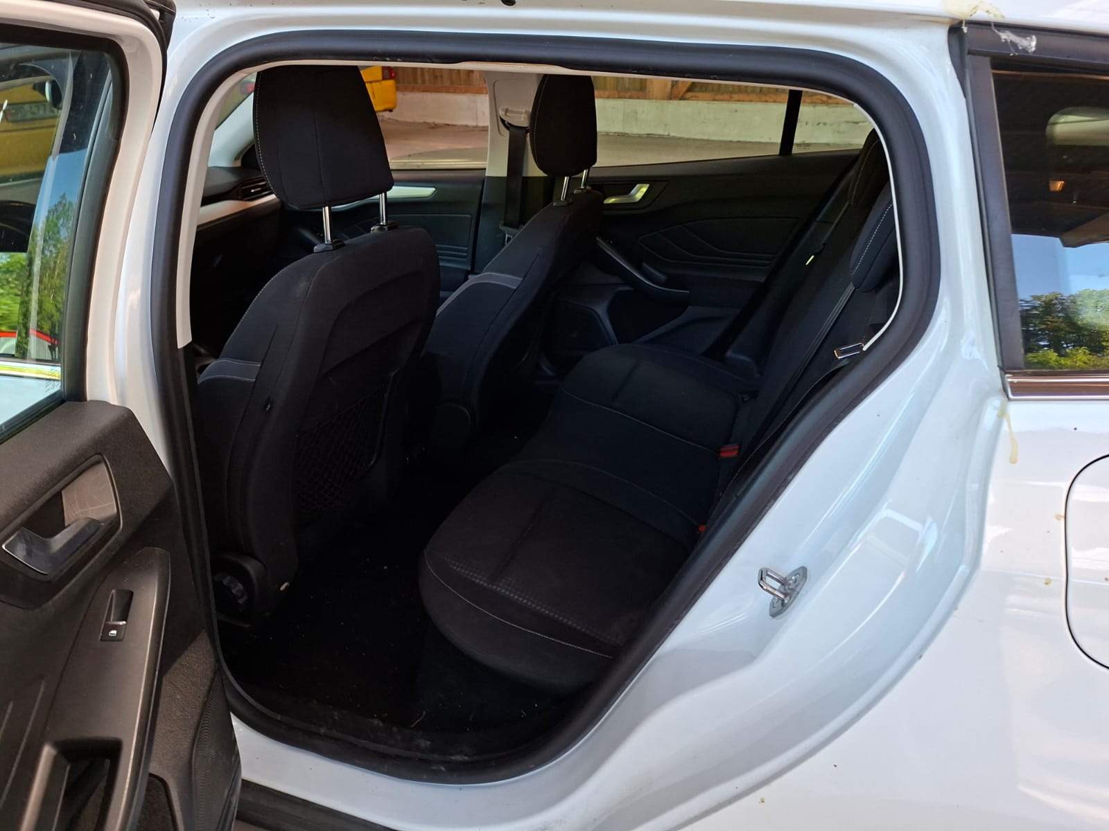 FORD Focus 1.5 TDCi ST Line Automatic-image-9