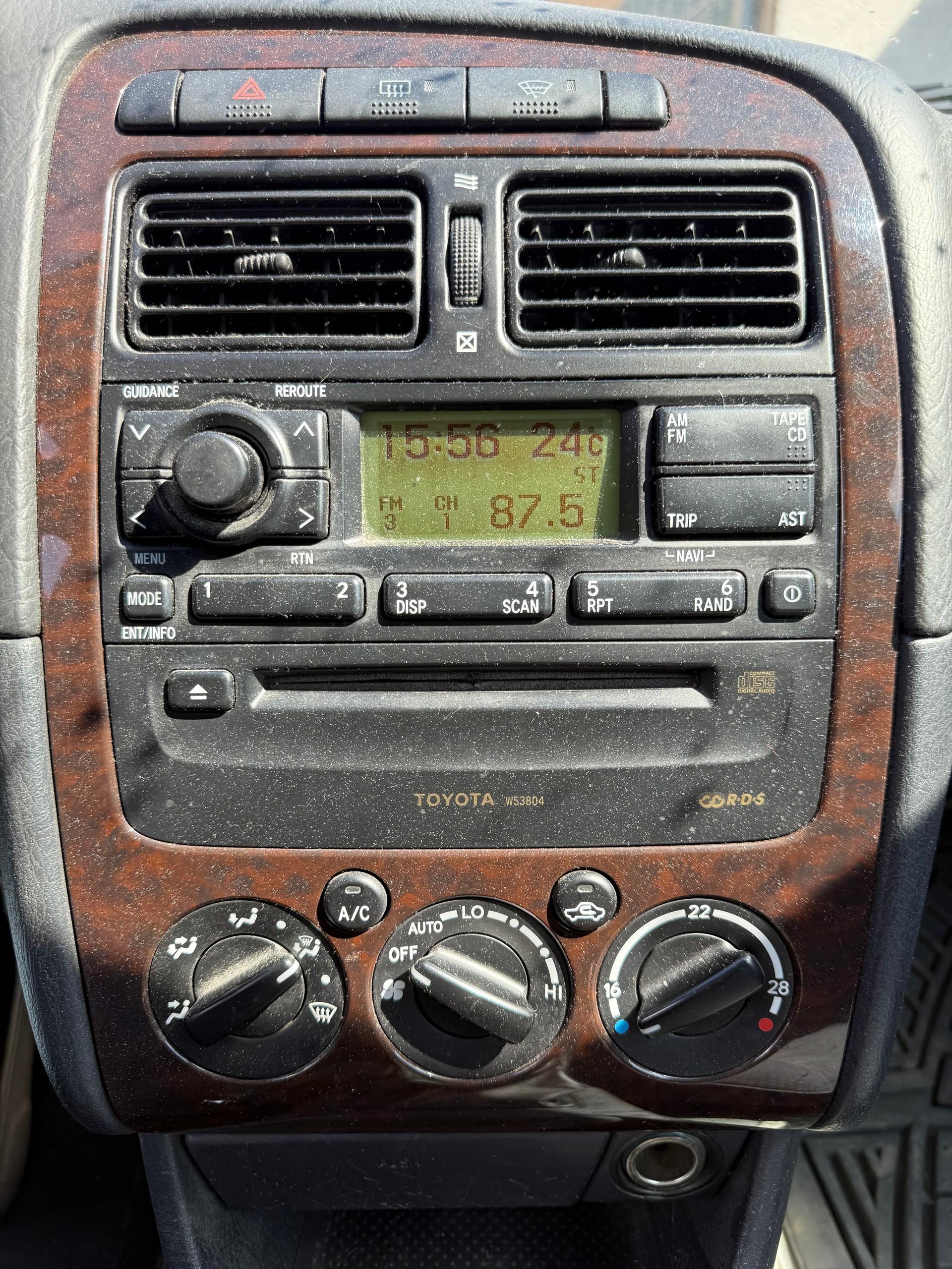 TOYOTA Avensis 2.0 VVT-i Linea Sol Sedan-image-9