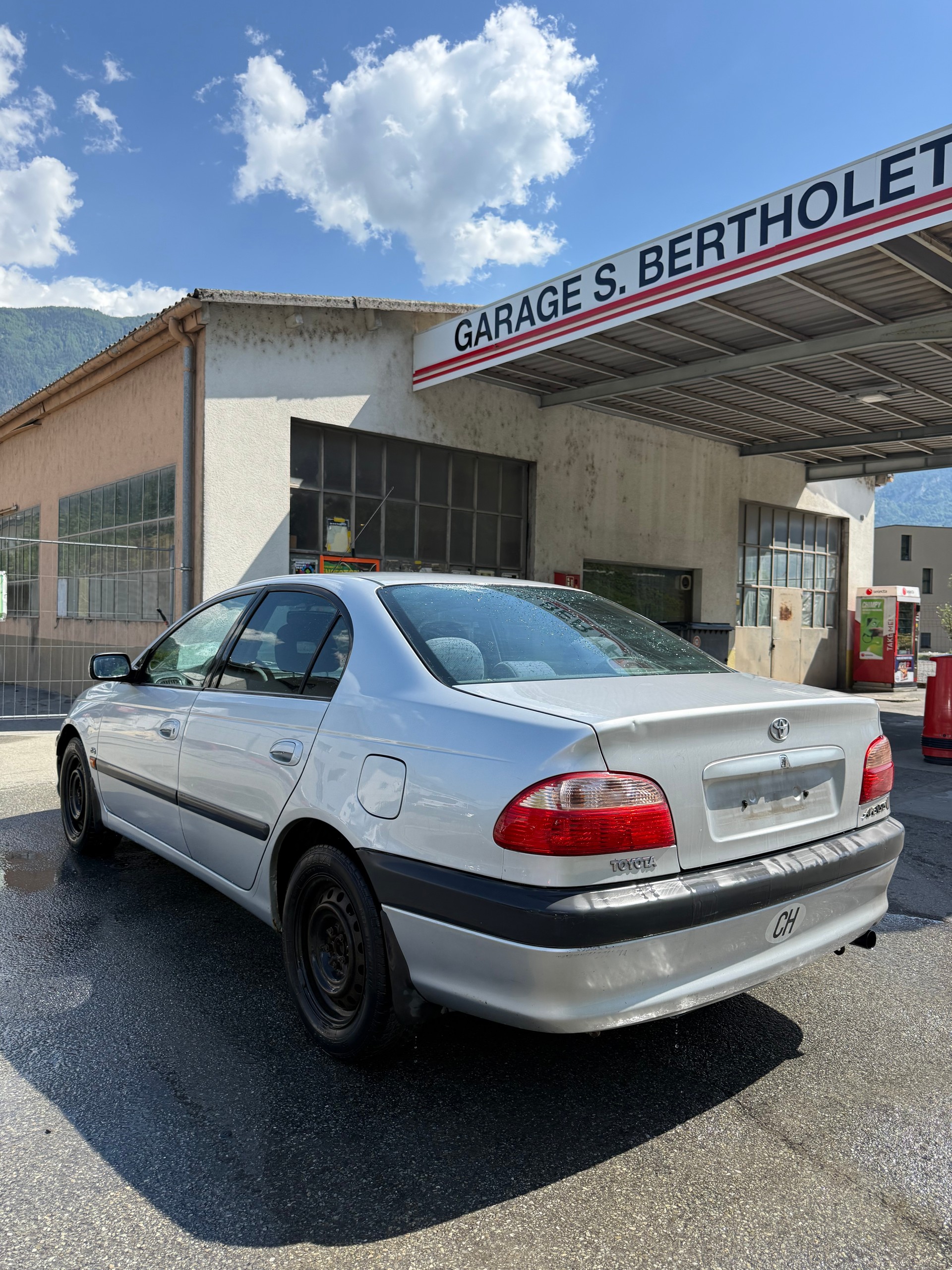 TOYOTA Avensis 2.0 VVT-i Linea Sol Sedan-image-3