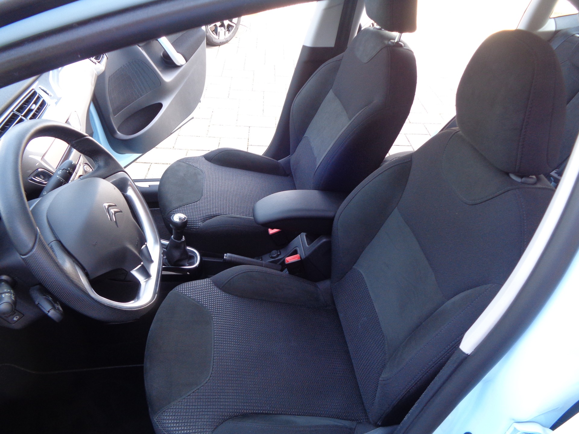 CITROEN C3 1.4i 16V Exclusive-image-7