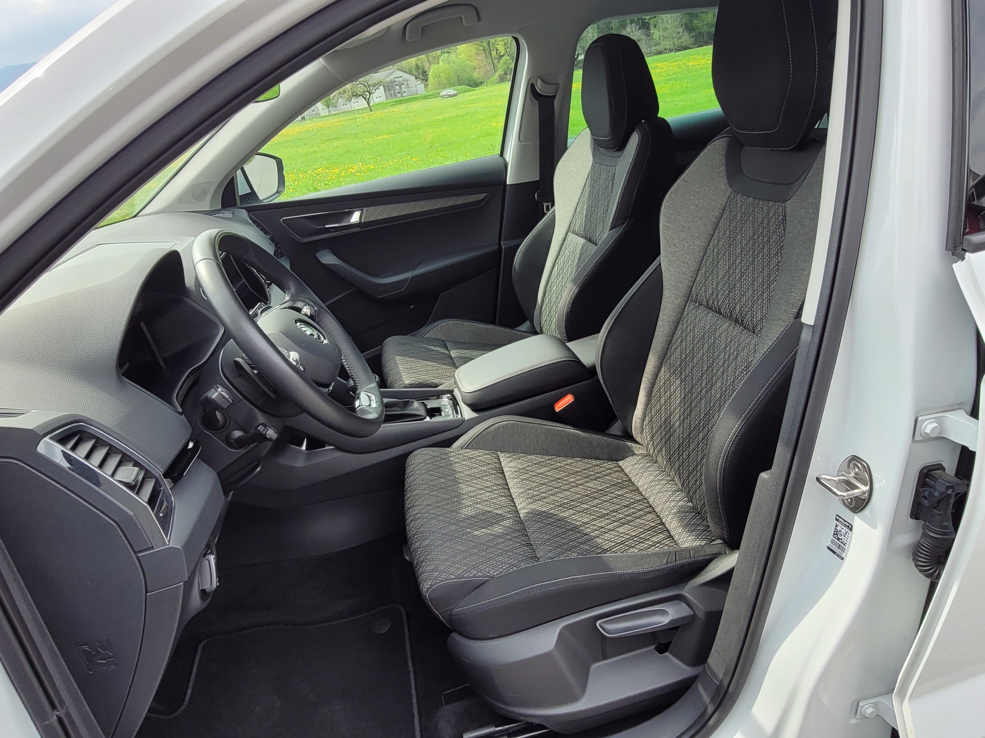 SKODA Karoq 2.0 TDI CR Style 4x4 DSG *Anhängerkupplung+8-fach bereift*-image-8