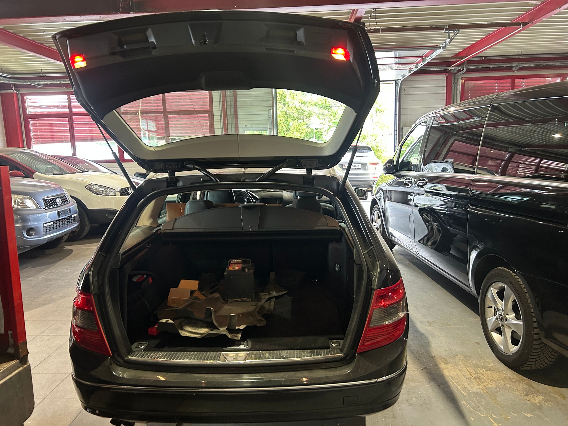 MERCEDES-BENZ C 180-image-6