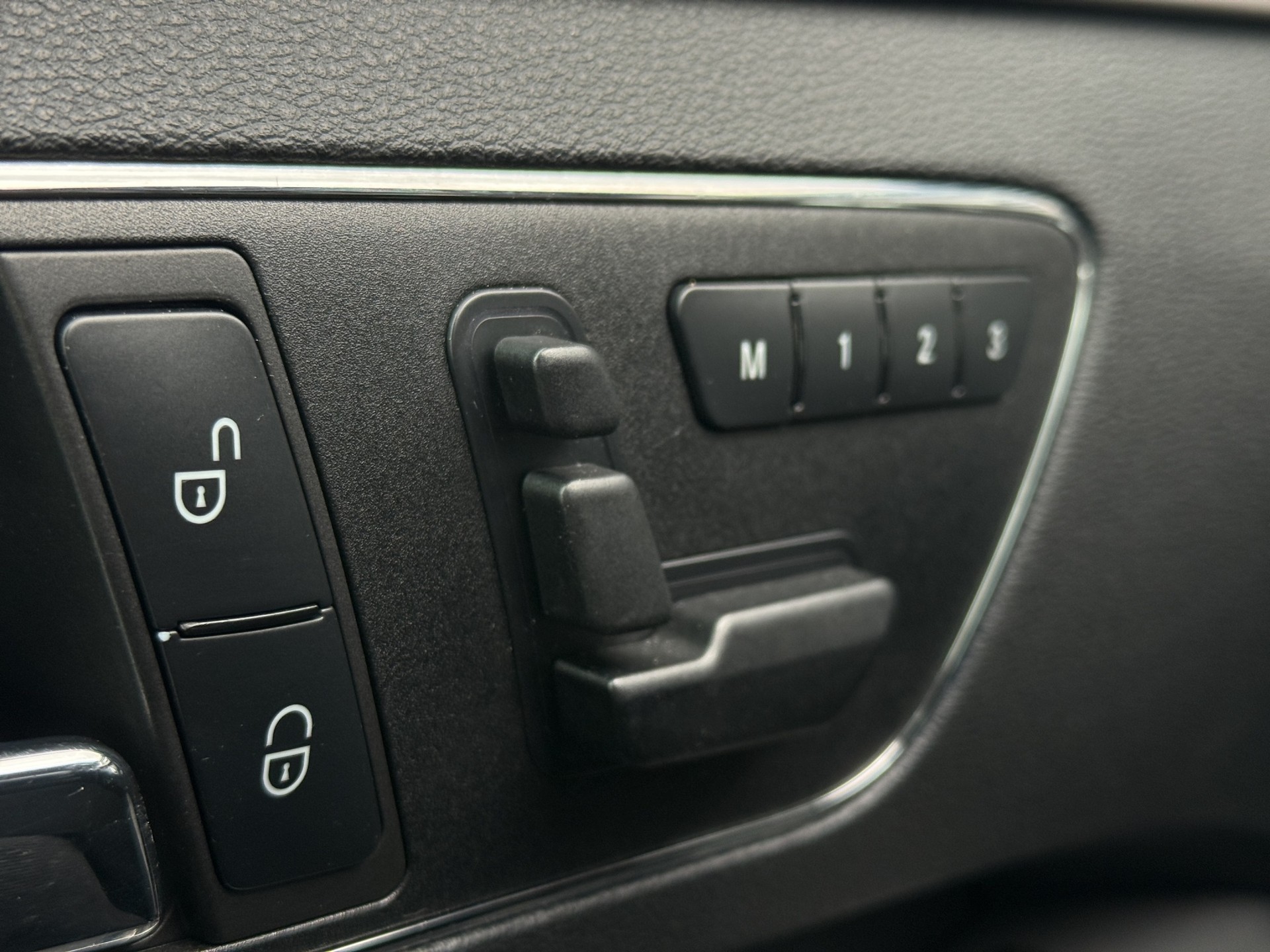 MERCEDES-BENZ E 350 V6 4matic-image-15