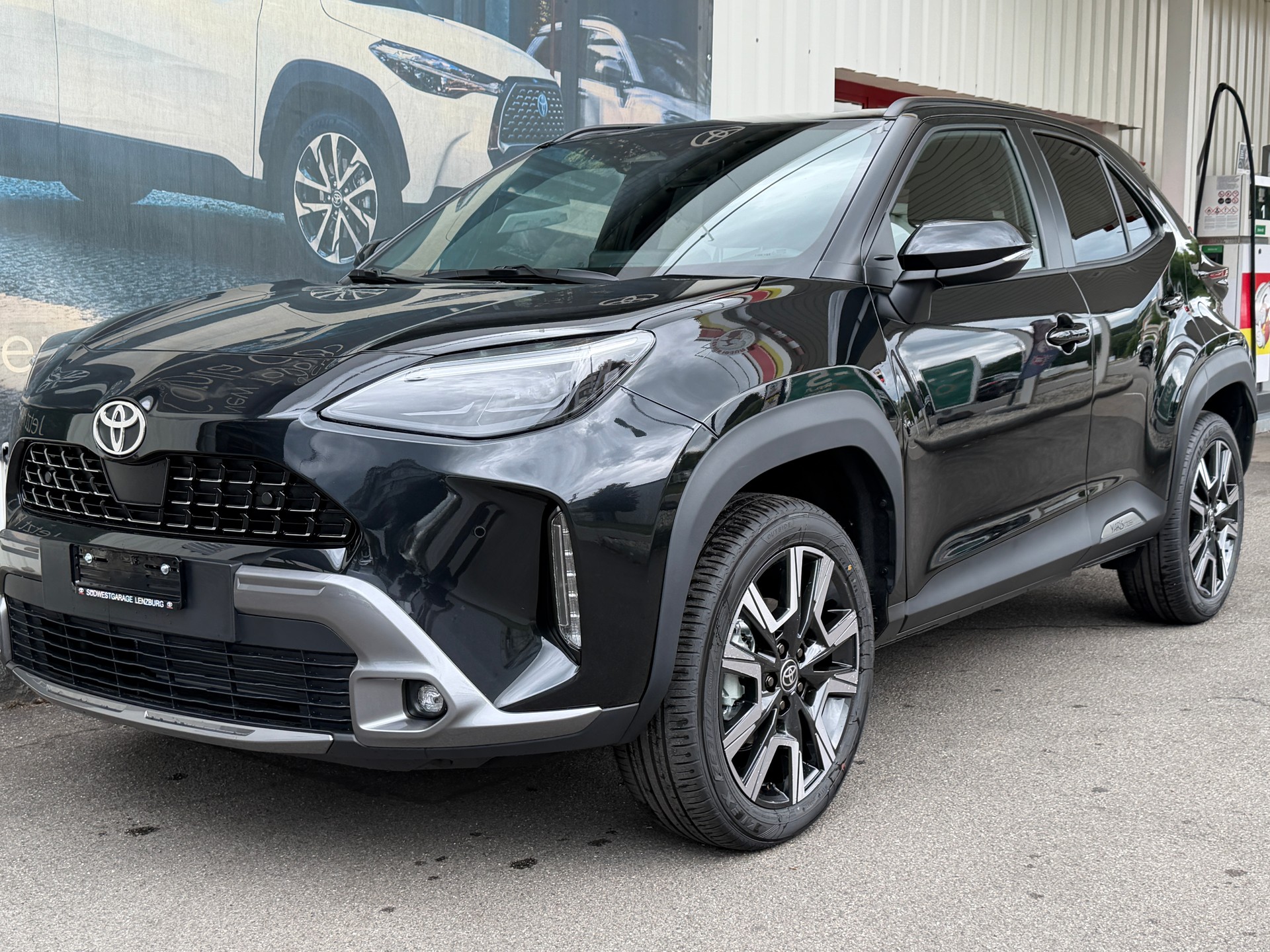 TOYOTA Yaris Cross 1.5 Premium AWDi e-CVT-showroom-element-2