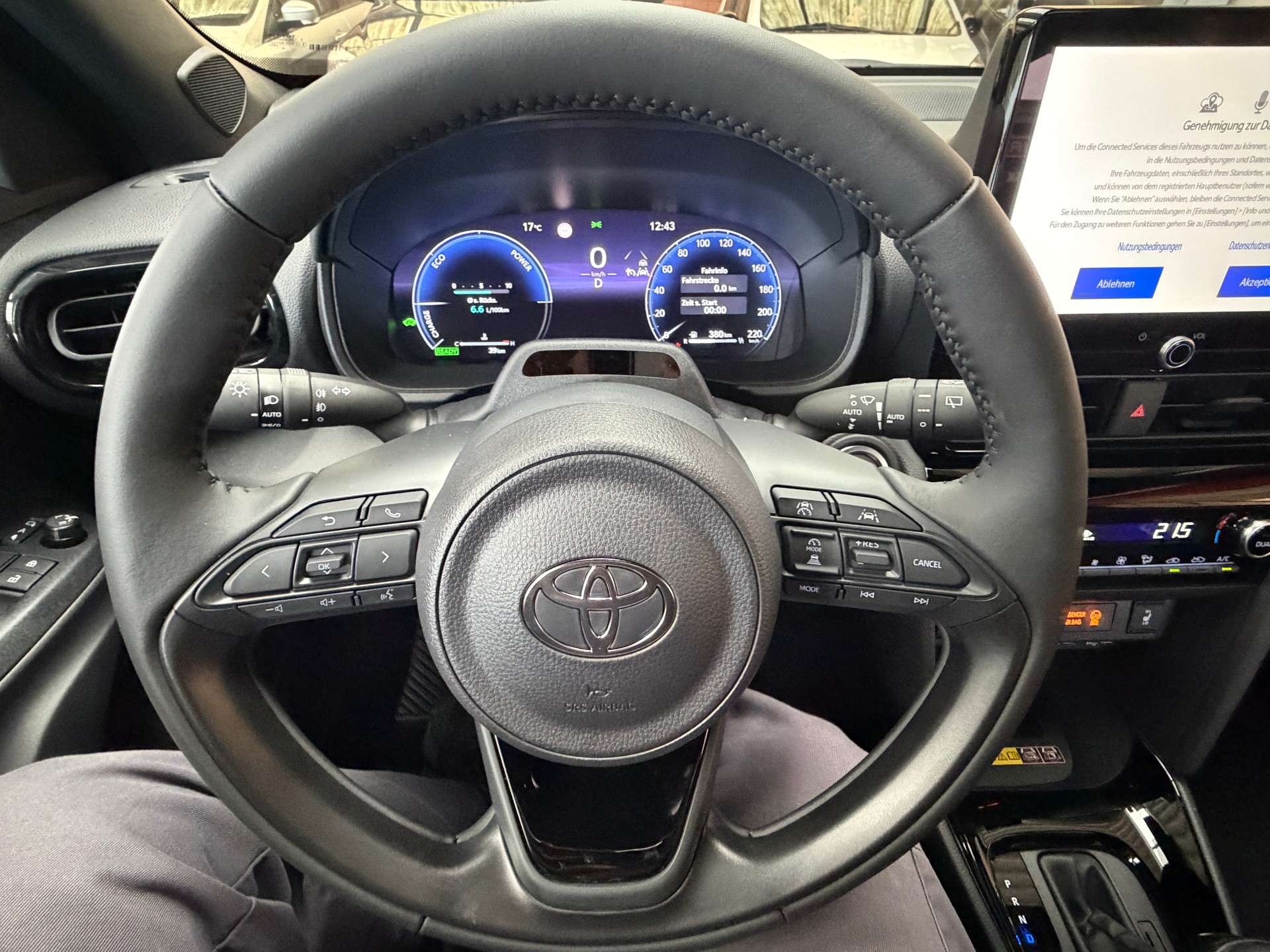 TOYOTA Yaris Cross 1.5 Premium AWDi e-CVT-image-11