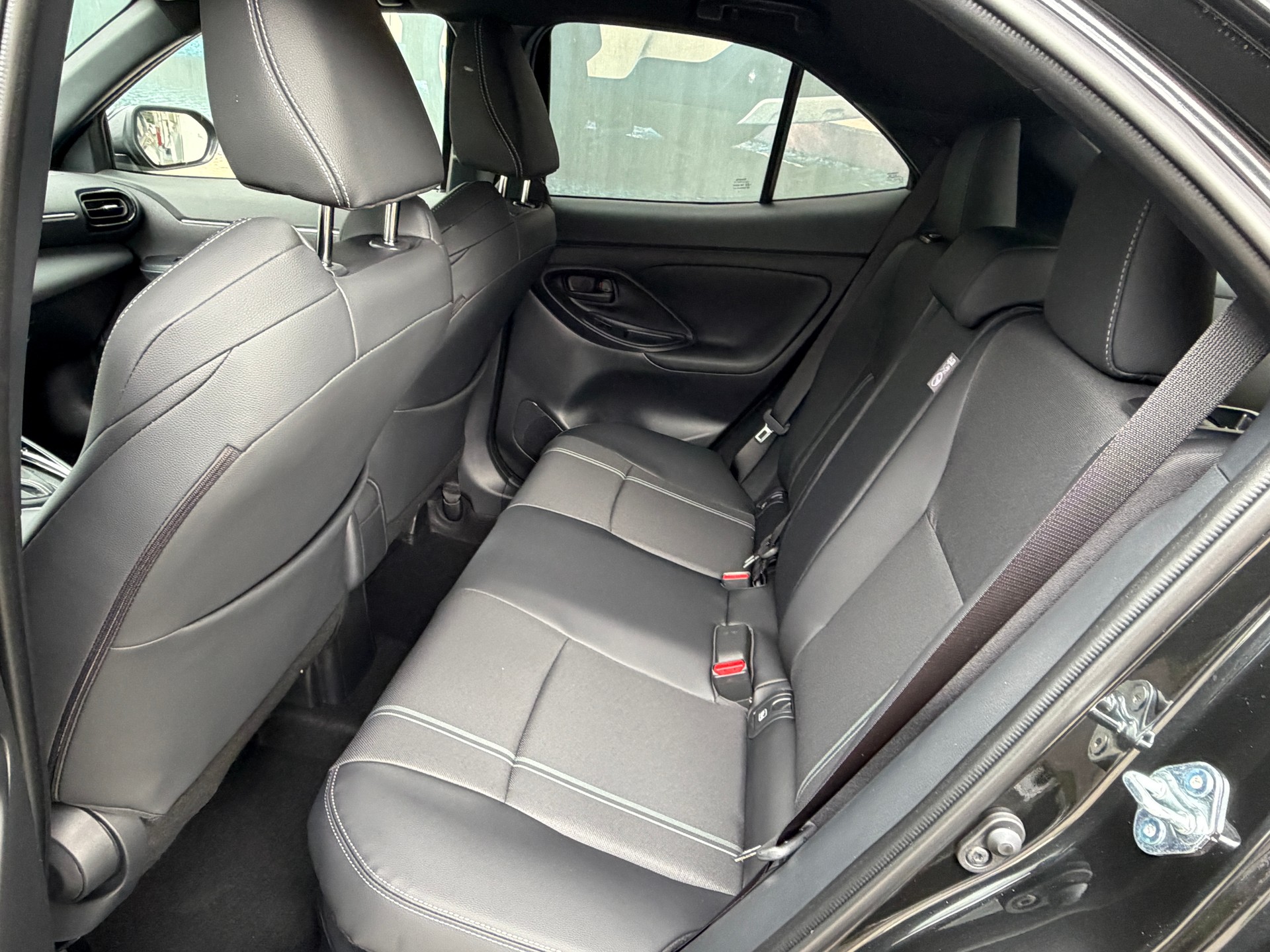 TOYOTA Yaris Cross 1.5 Premium AWDi e-CVT-image-6