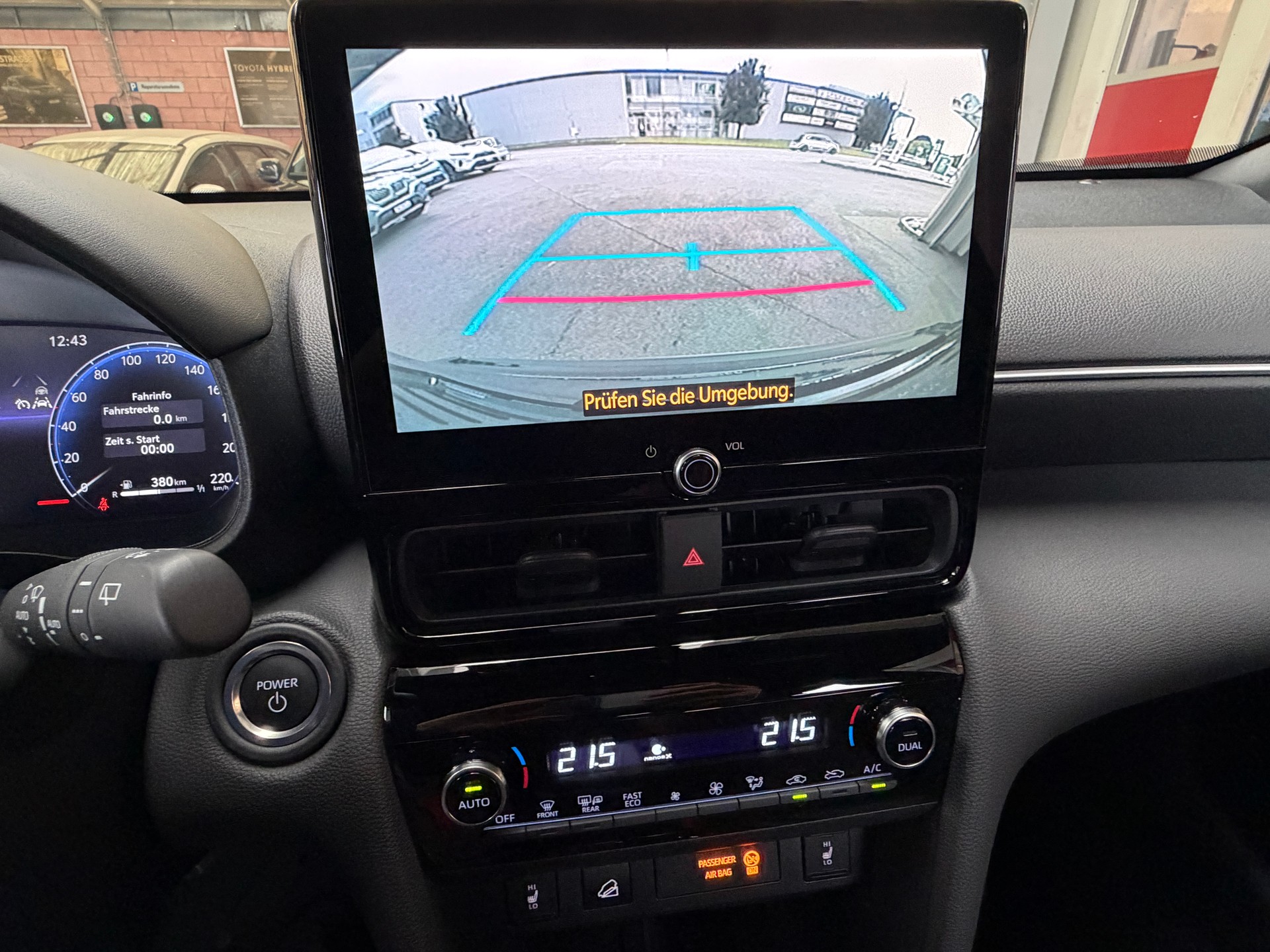 TOYOTA Yaris Cross 1.5 Premium AWDi e-CVT-image-13