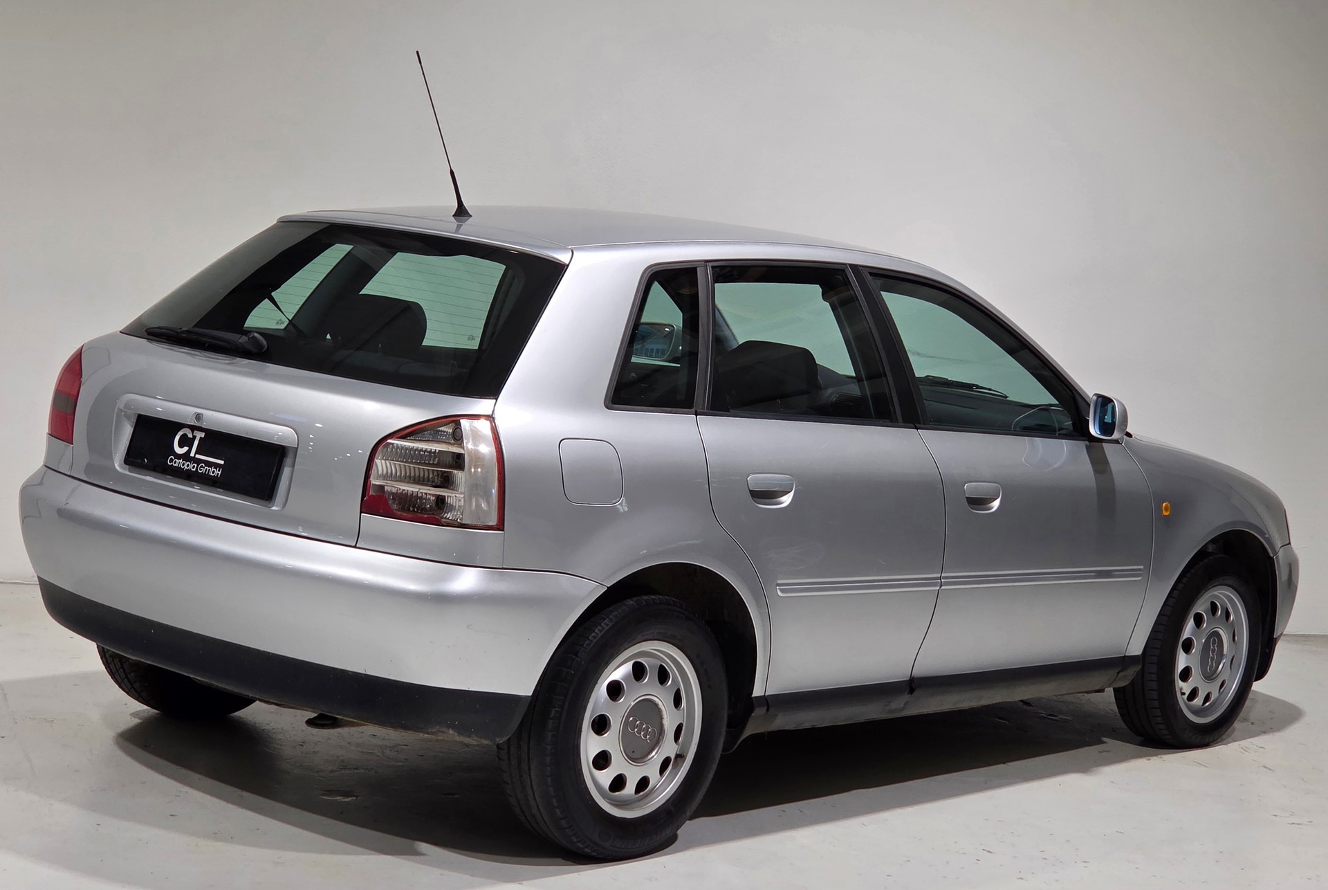 AUDI A3 1.8 T Ambiente-image-12