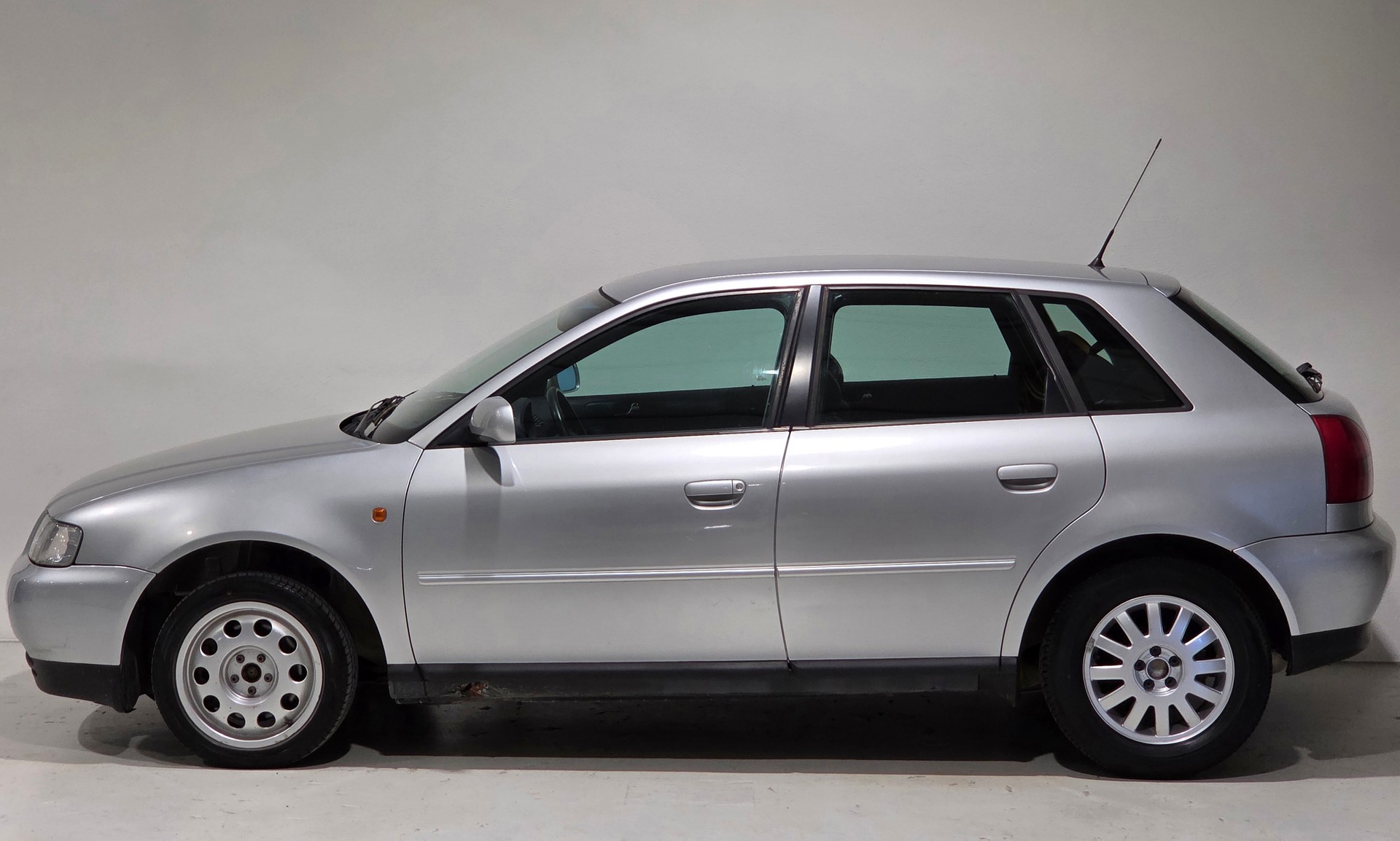 AUDI A3 1.8 T Ambiente-showroom-element-1