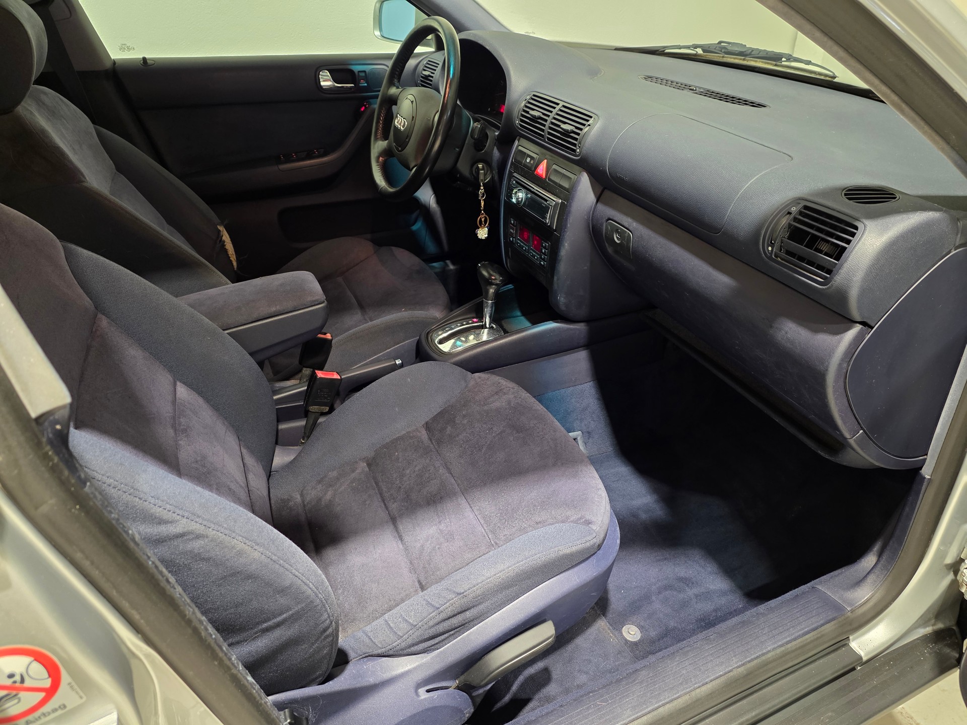 AUDI A3 1.8 T Ambiente-image-7