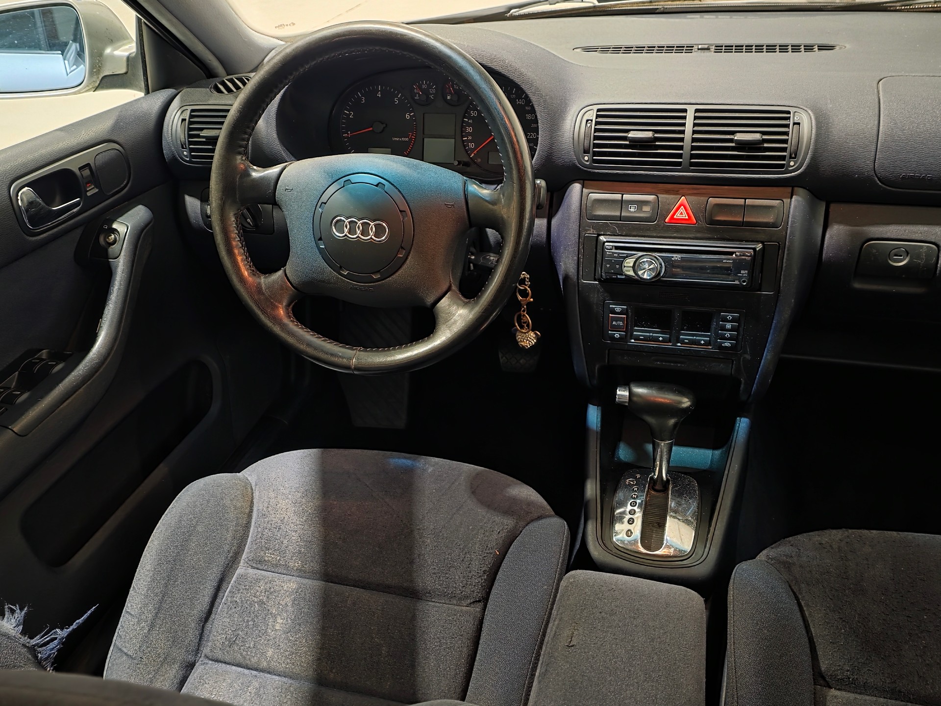 AUDI A3 1.8 T Ambiente-image-5
