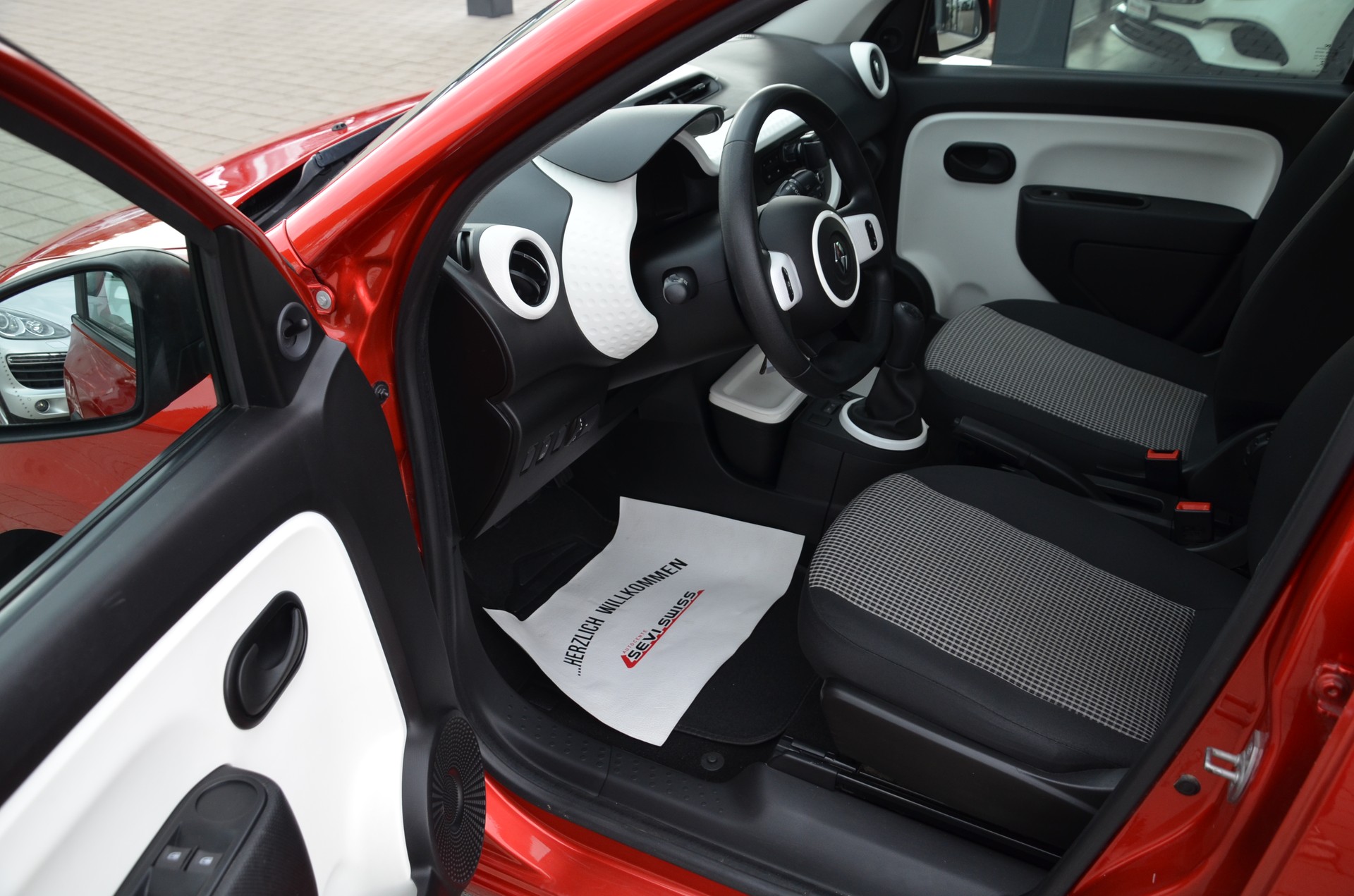 RENAULT Twingo 1.0 Life*Ab MFK,1 Jahr oder 20'000km Garantie*-image-8