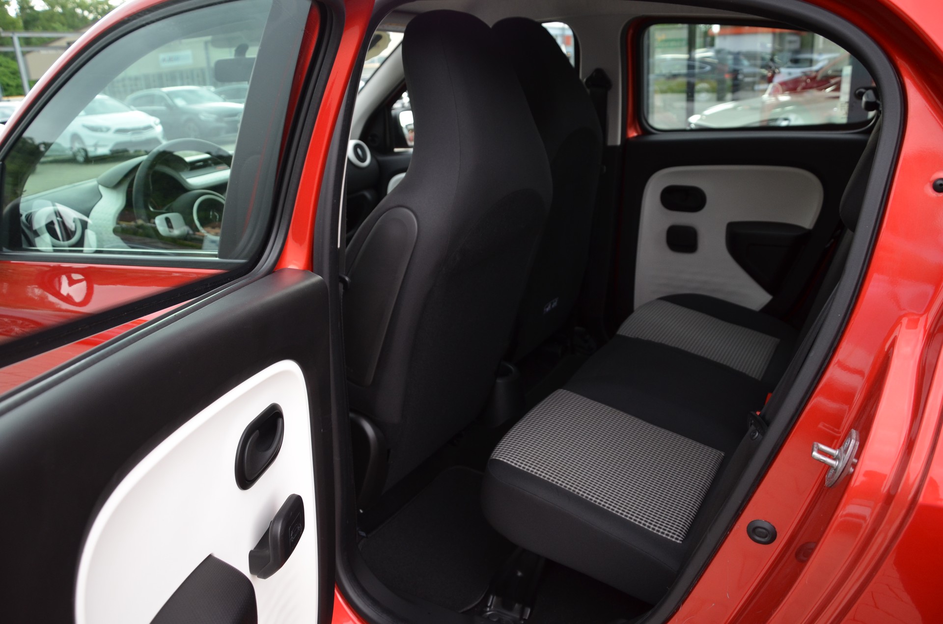 RENAULT Twingo 1.0 Life*Ab MFK,1 Jahr oder 20'000km Garantie*-image-11
