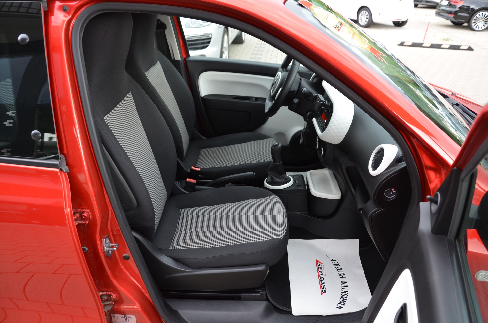 RENAULT Twingo 1.0 Life*Ab MFK,1 Jahr oder 20'000km Garantie*-image-13