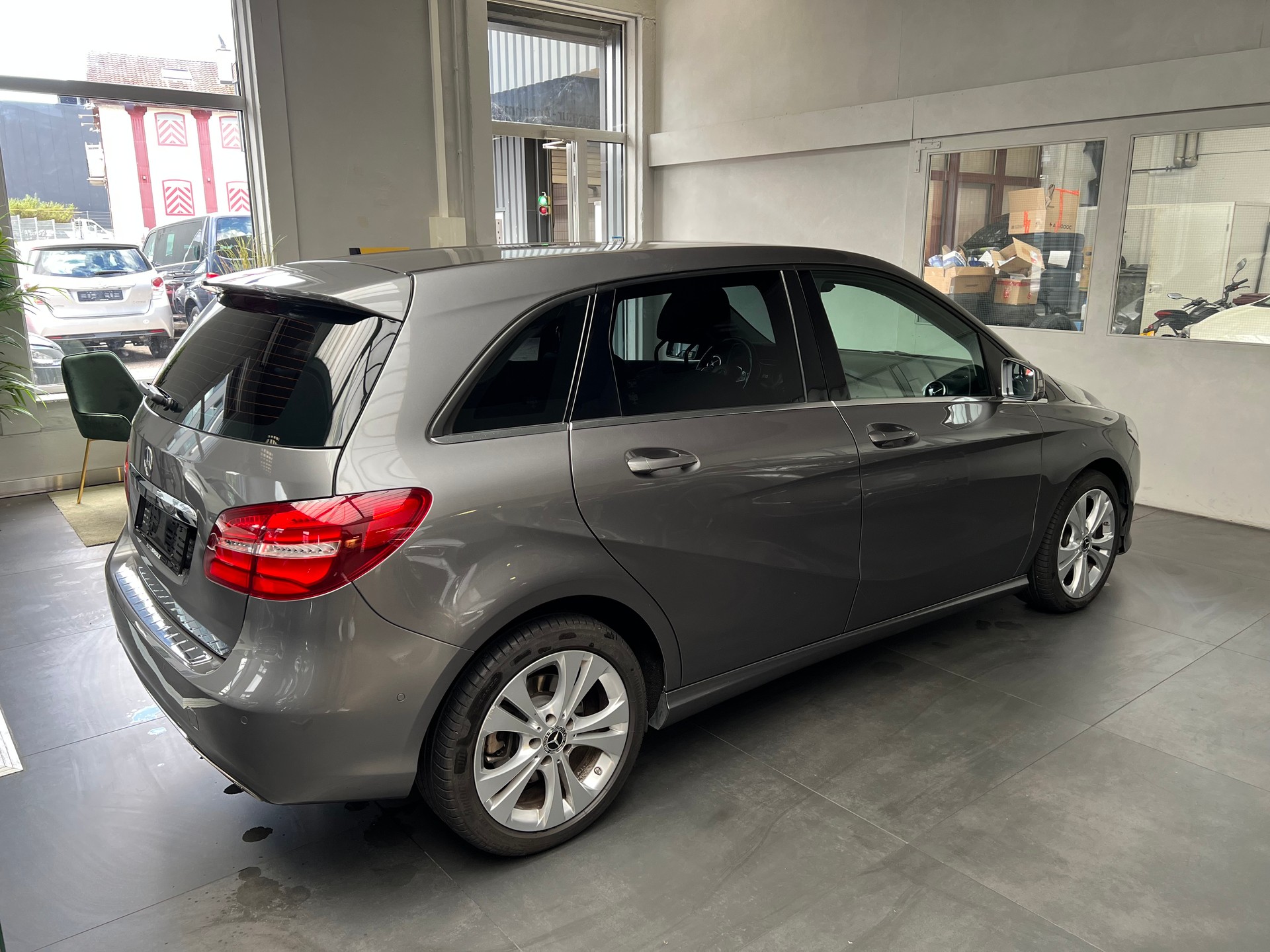 MERCEDES-BENZ B 220 Urban 4Matic 7G-DCT-image-3