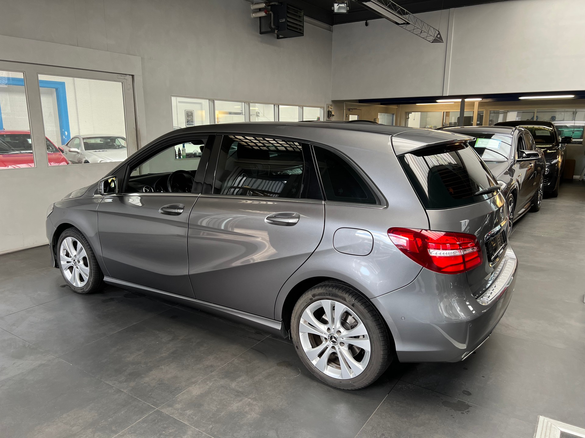 MERCEDES-BENZ B 220 Urban 4Matic 7G-DCT-image-1