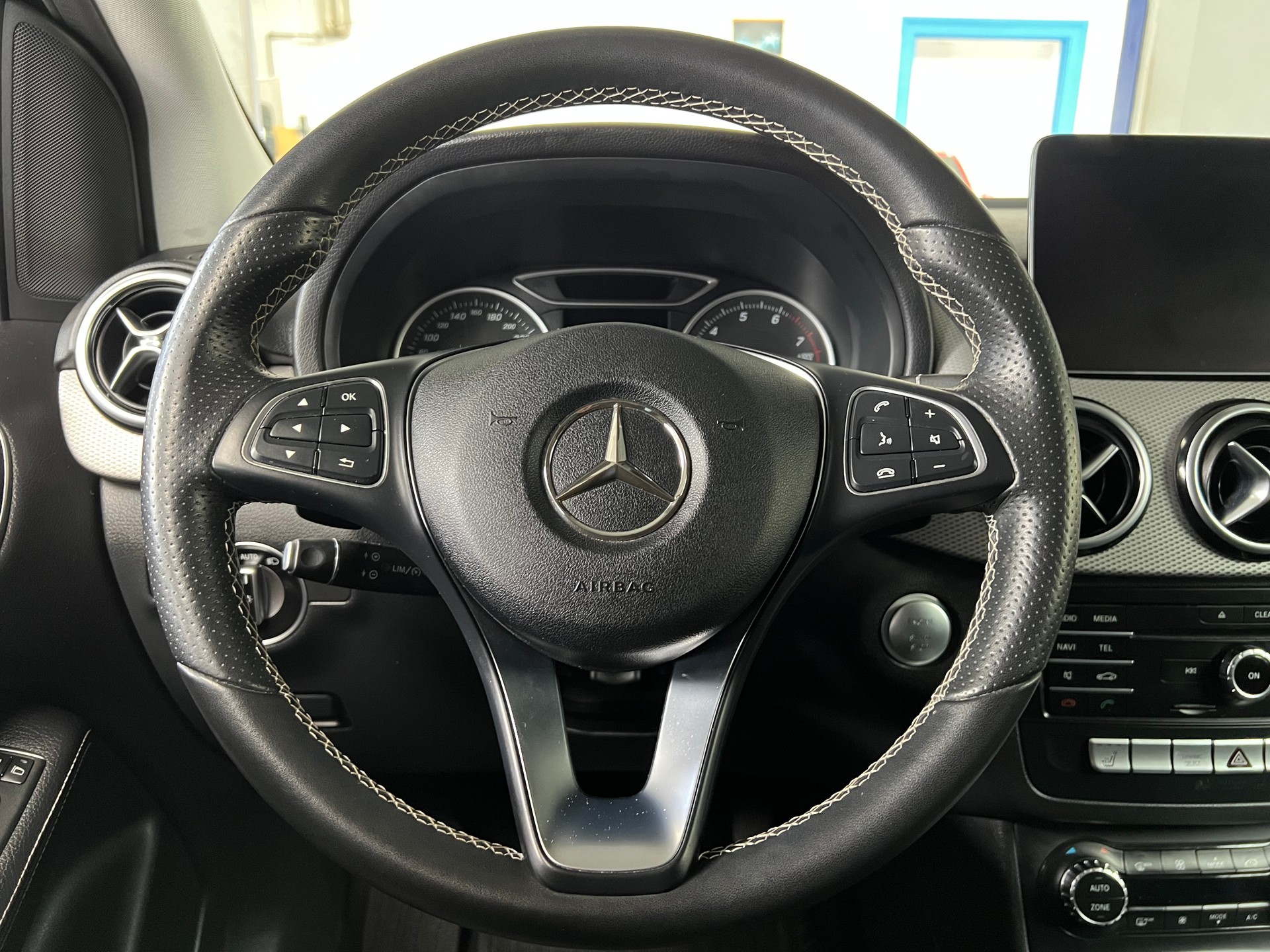 MERCEDES-BENZ B 220 Urban 4Matic 7G-DCT-image-7