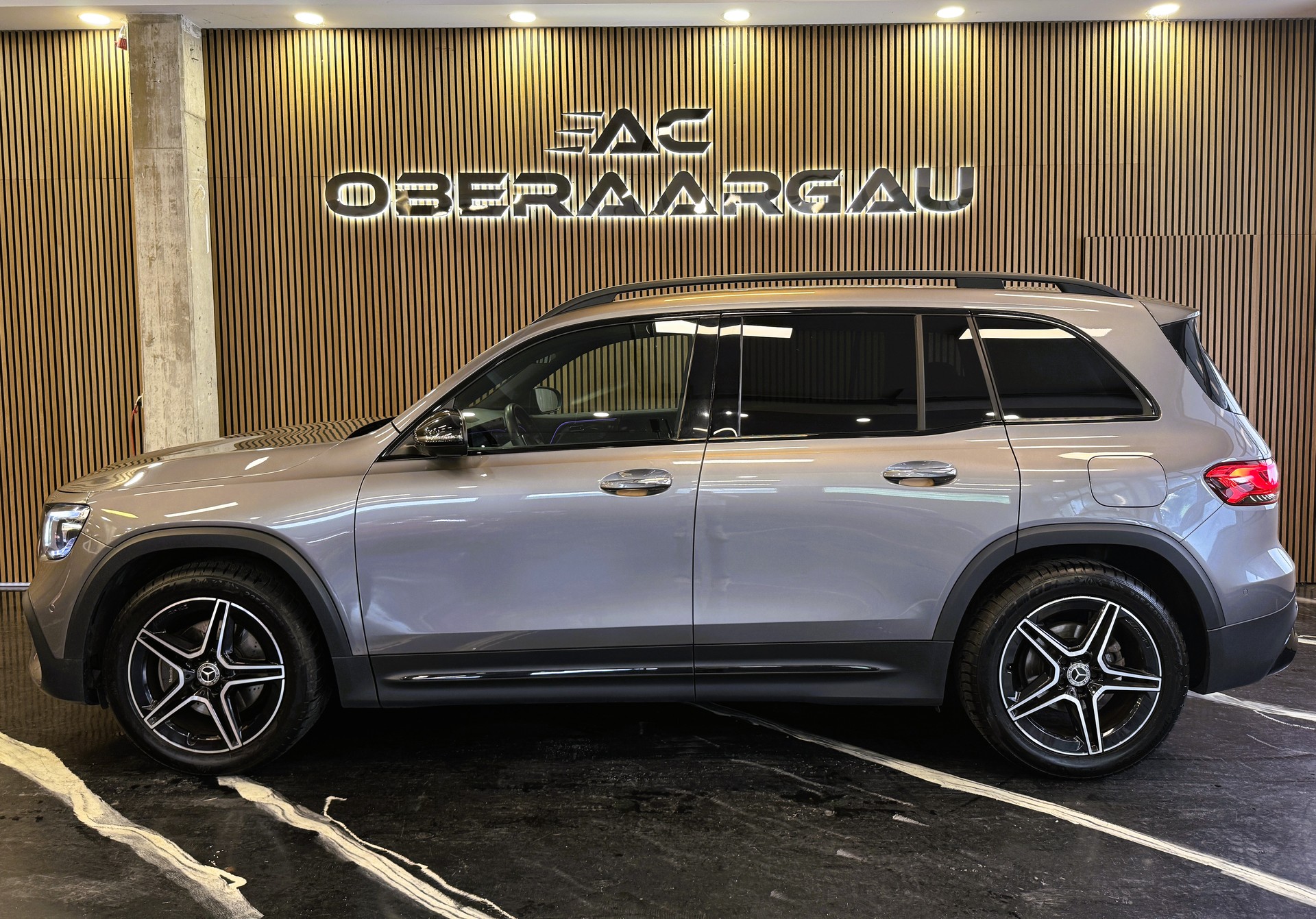 MERCEDES-BENZ GLB 200 4Matic AMG Line 8G-Tronic-showroom-element-3