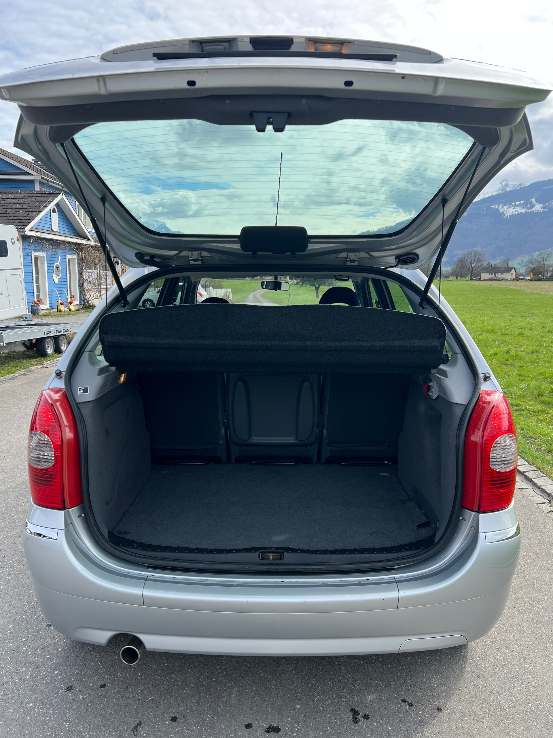 CITROEN Xsara Picasso 2.0i 16V Exclusive Automatic-image-4