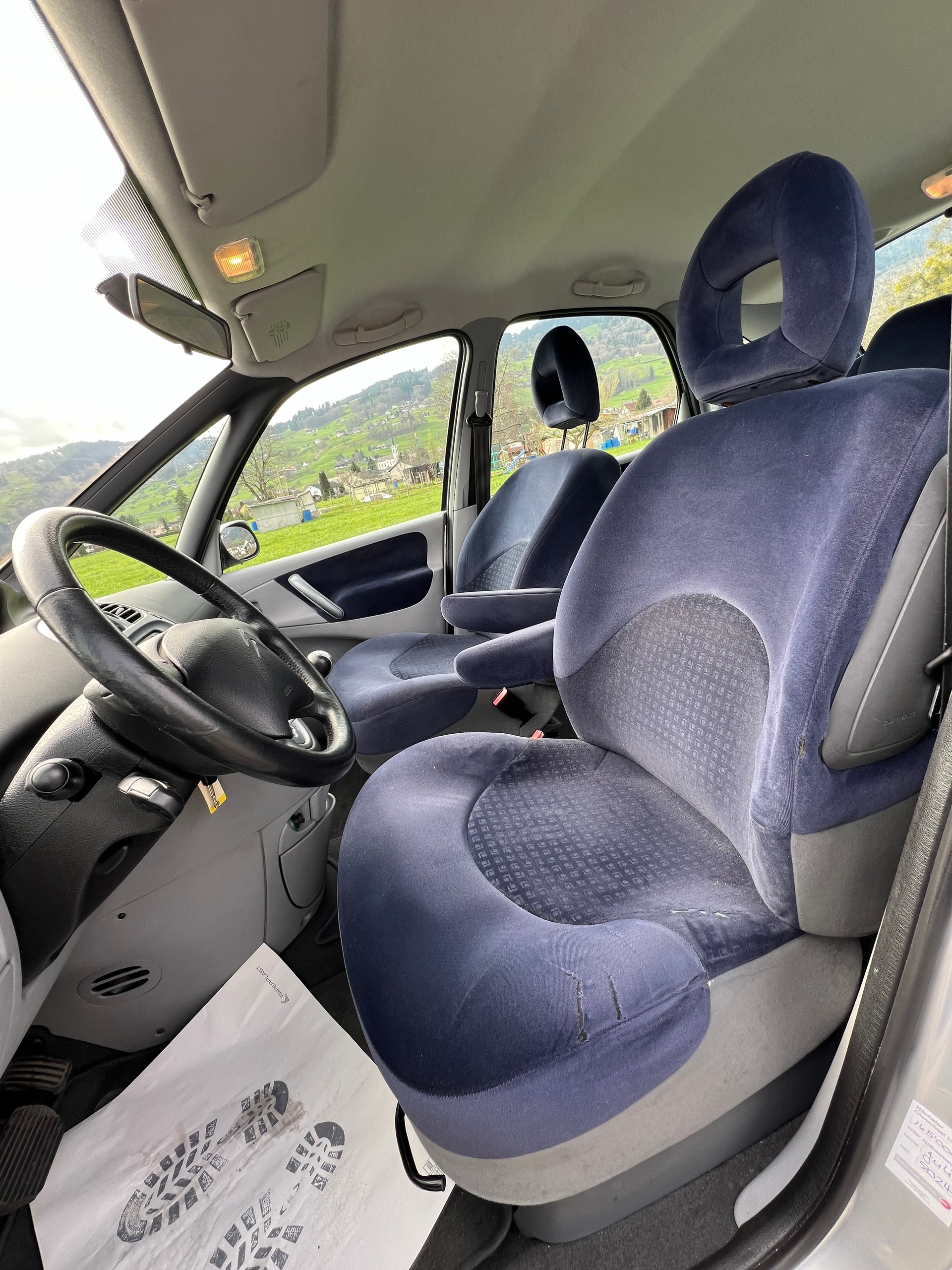 CITROEN Xsara Picasso 2.0i 16V Exclusive Automatic-image-9