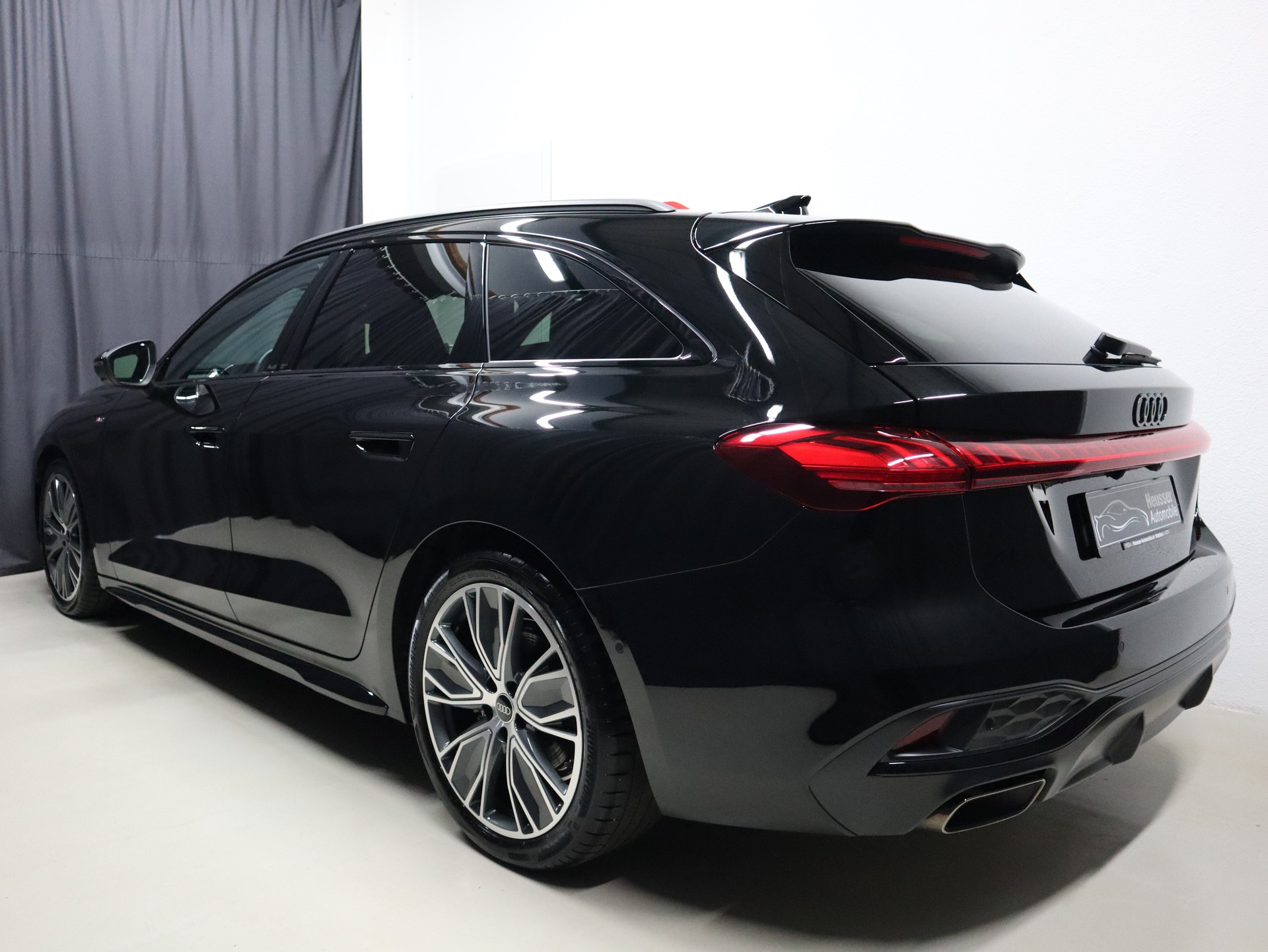 AUDI A5 Avant 2.0 TFSI S tronic S Line Edition - Navi - MMI Beifahrerdisplay - Matrix LED - Keyless - 360° Kamera - 204 PS-showroom-element-3
