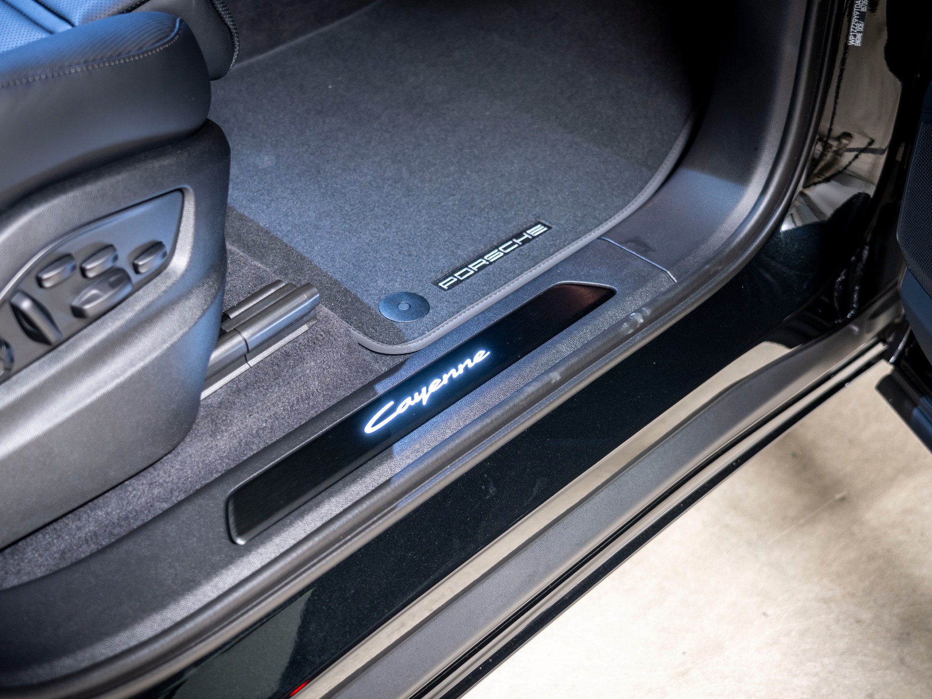 PORSCHE Cayenne Coupé Black Edition Tiptronic-image-17