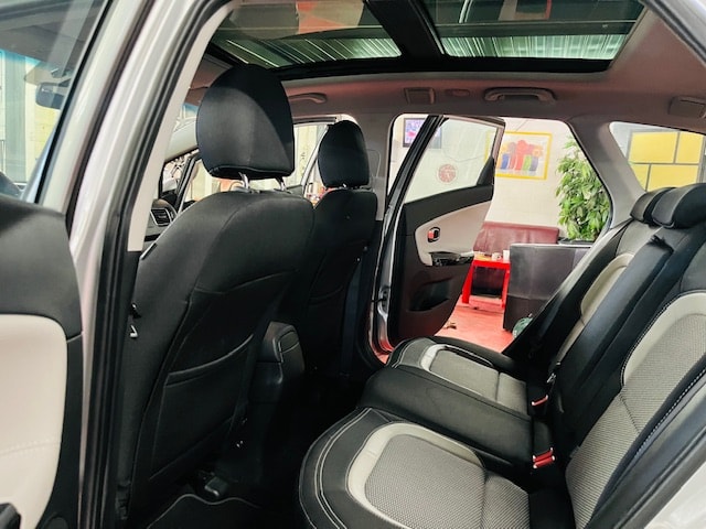 KIA Cee'd Sportswagon 1.6 GDi Style-image-12