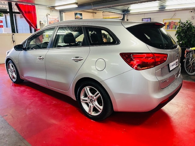KIA Cee'd Sportswagon 1.6 GDi Style-image-3