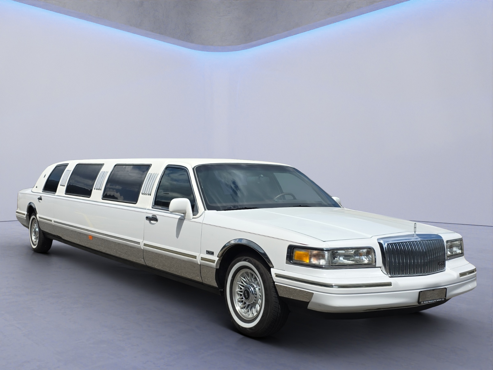 LINCOLN Town Car-image-5