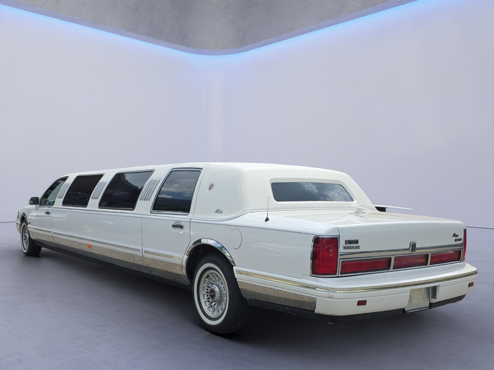 LINCOLN Town Car-image-1