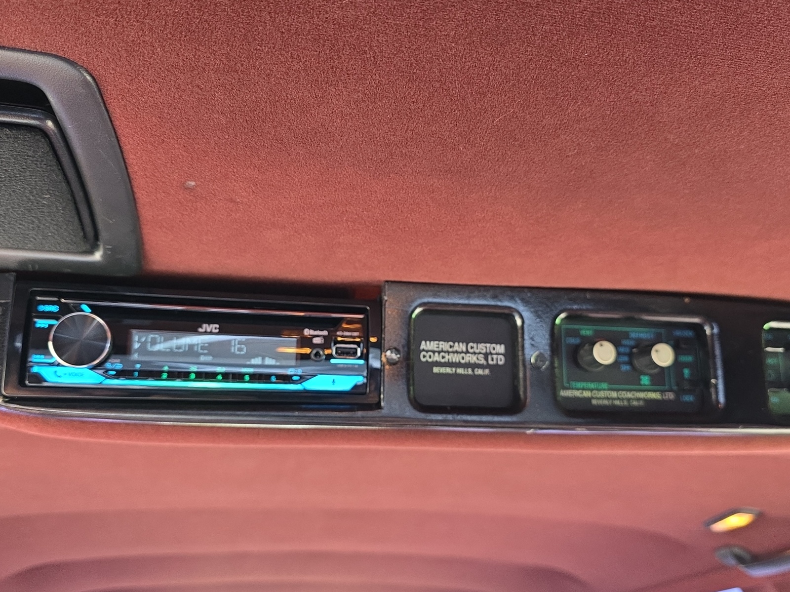 LINCOLN Town Car-image-12