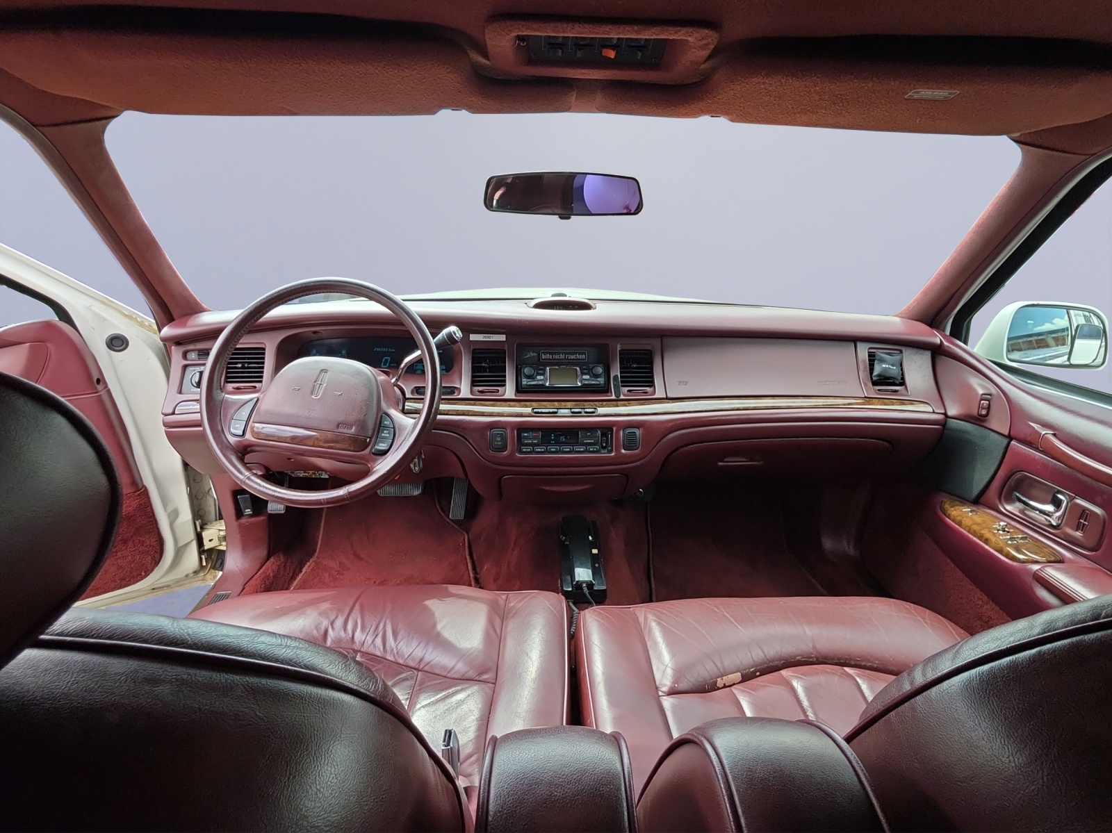 LINCOLN Town Car-image-13
